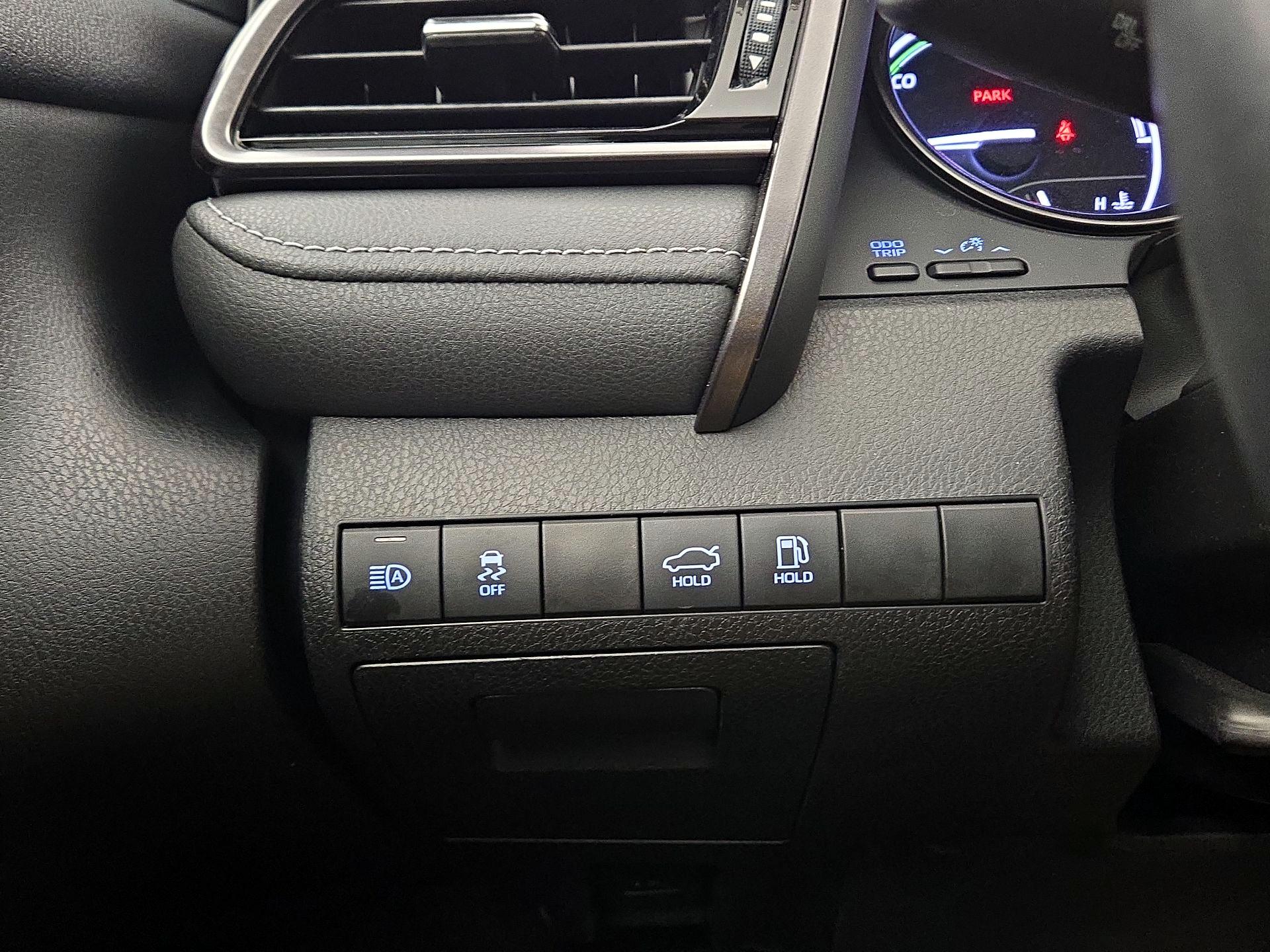 Thumbnail: 2021 Toyota Camry - 13