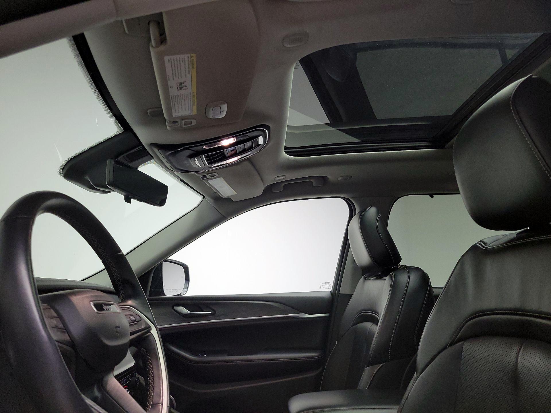 Thumbnail: 2022 Jeep Grand Cherokee L - 20