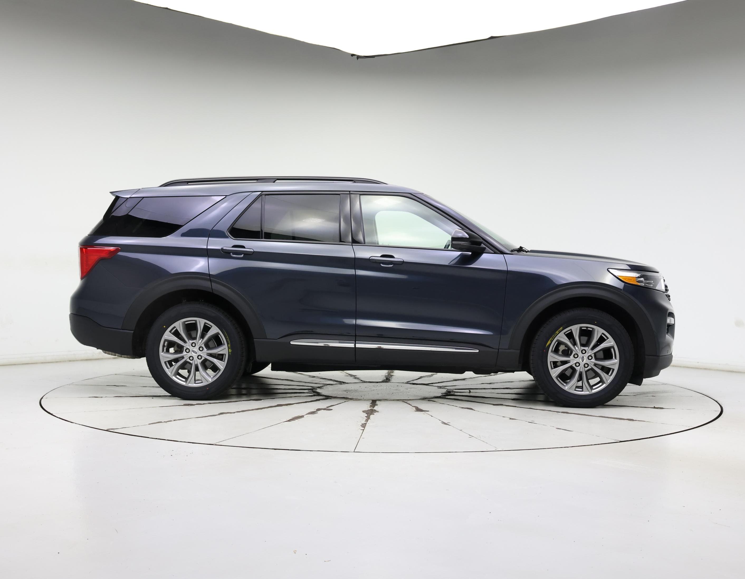 Thumbnail: 2022 Ford Explorer - 7