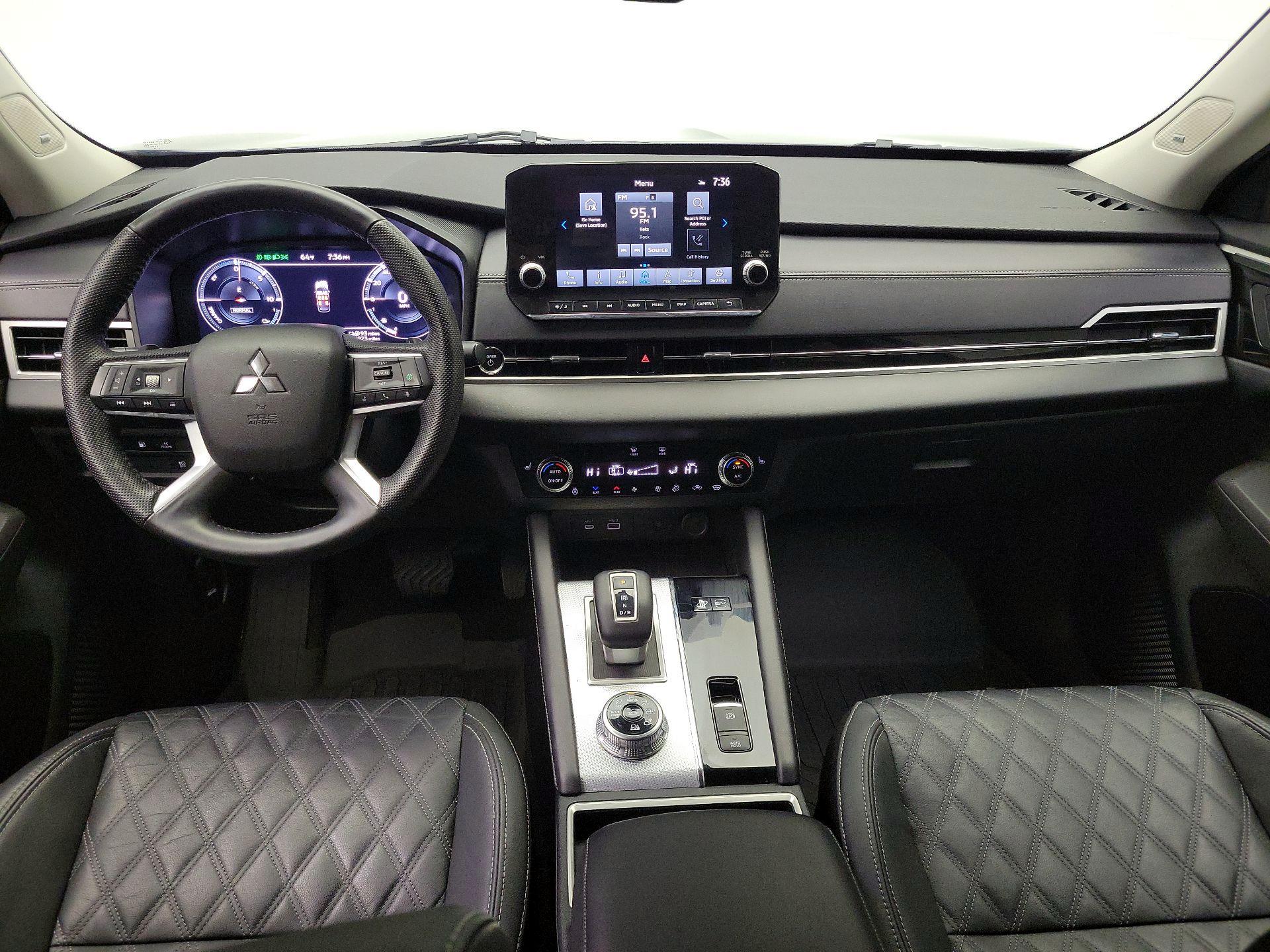 Thumbnail: 2023 Mitsubishi Outlander - 9