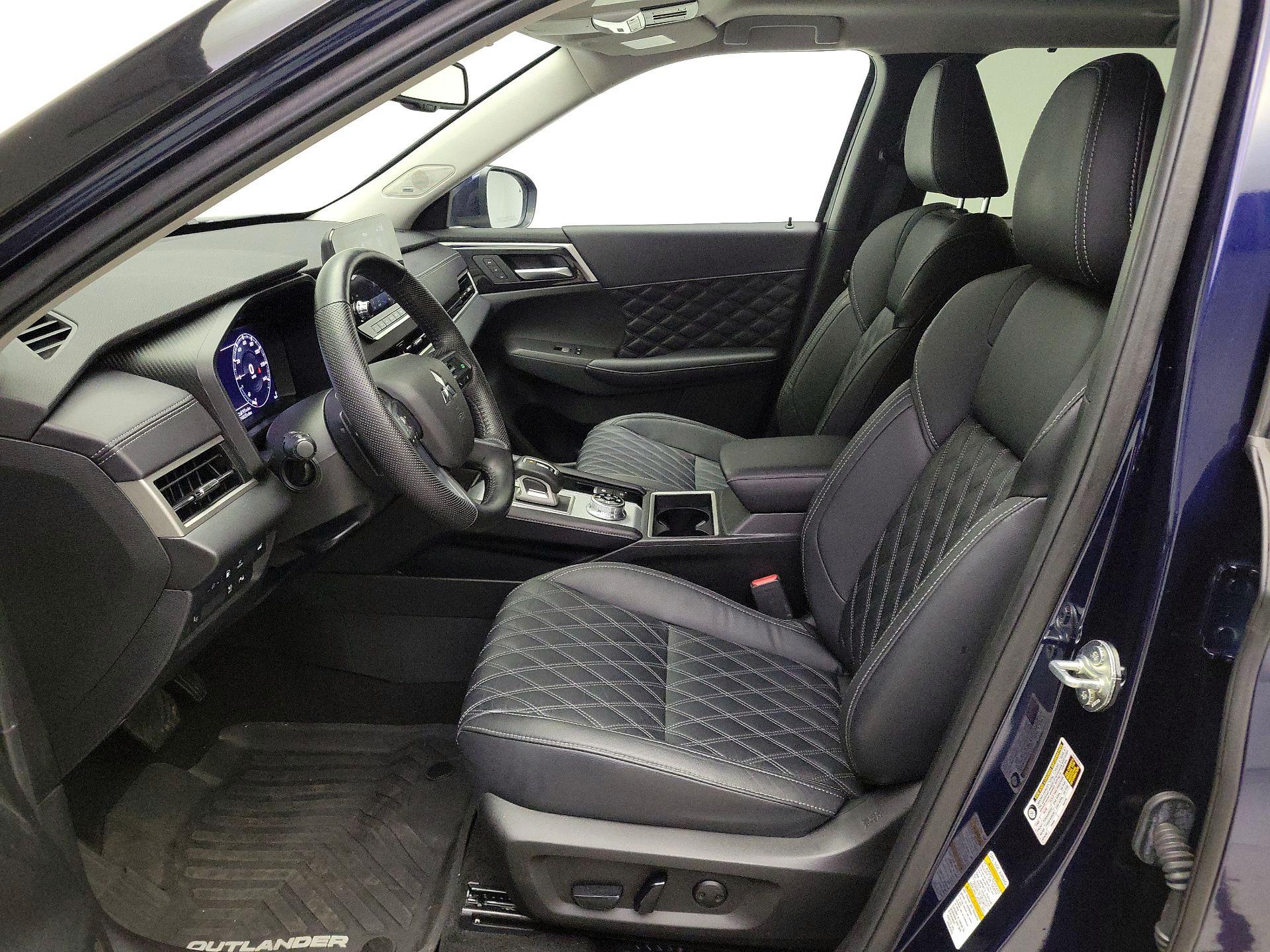 Thumbnail: 2023 Mitsubishi Outlander - 11