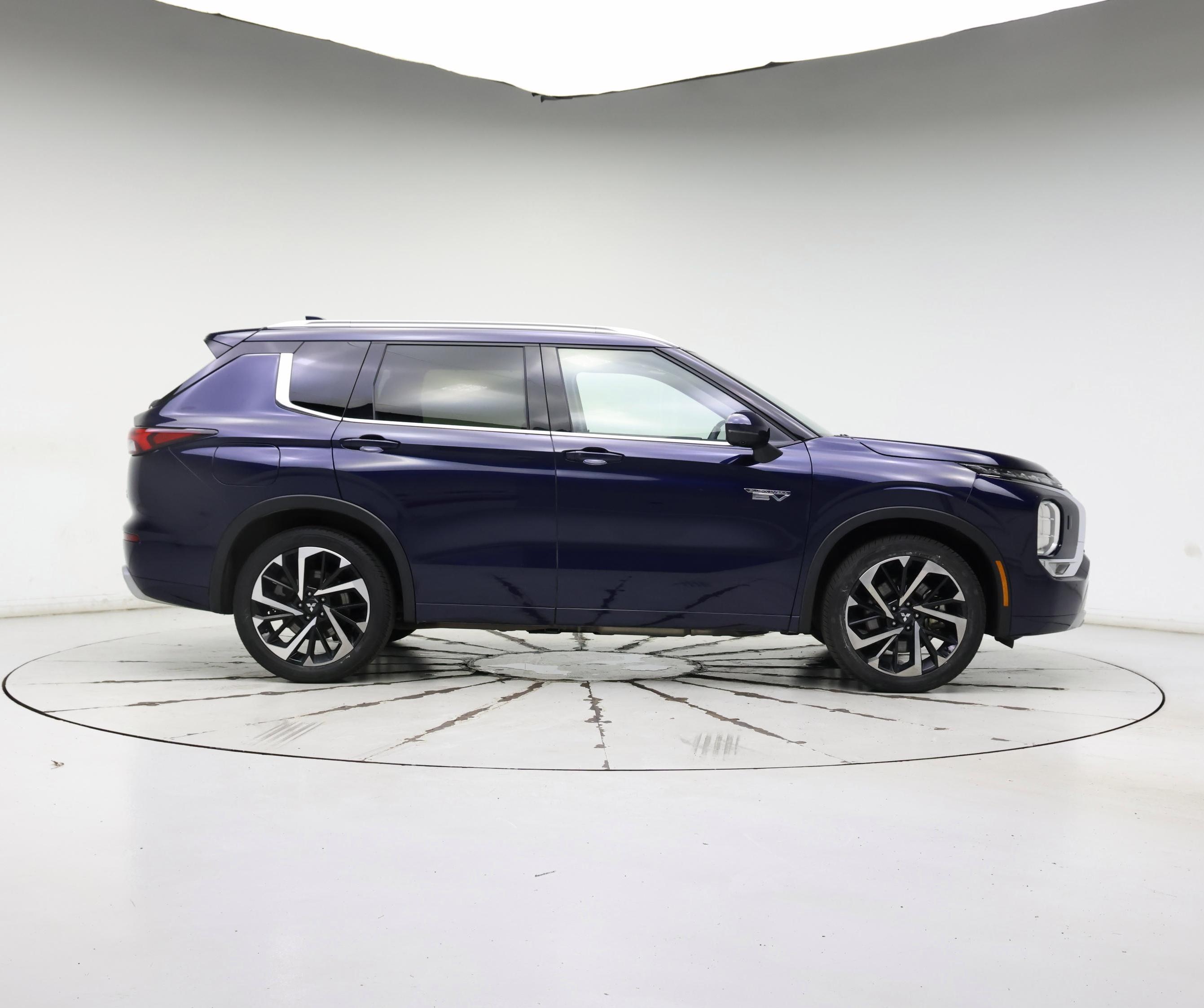 Thumbnail: 2023 Mitsubishi Outlander - 7