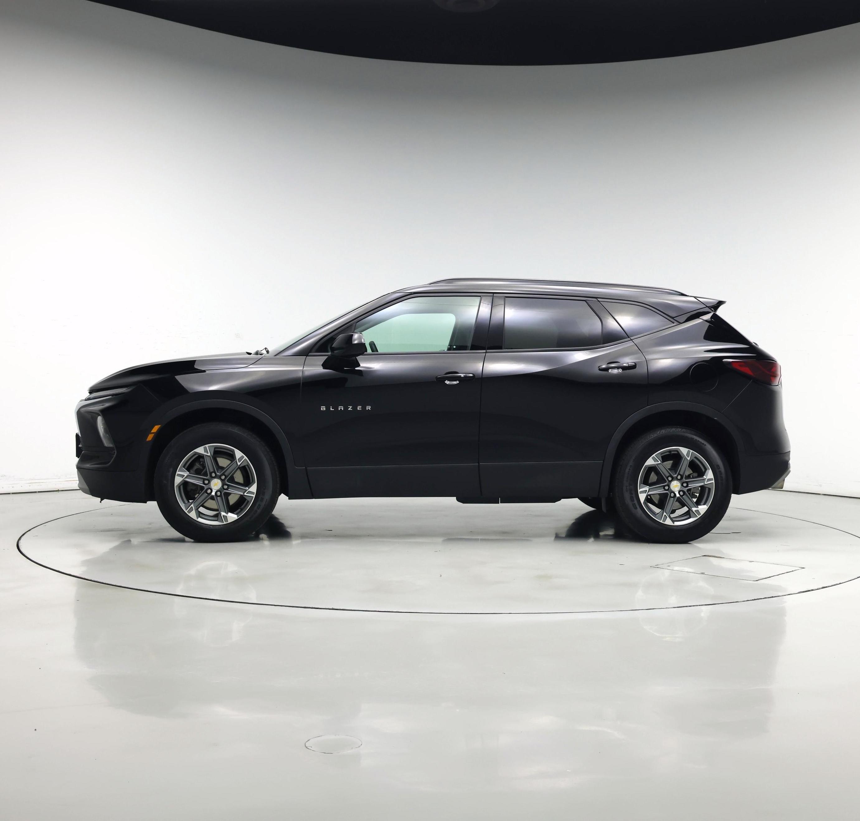 Thumbnail: 2023 Chevrolet Blazer - 3