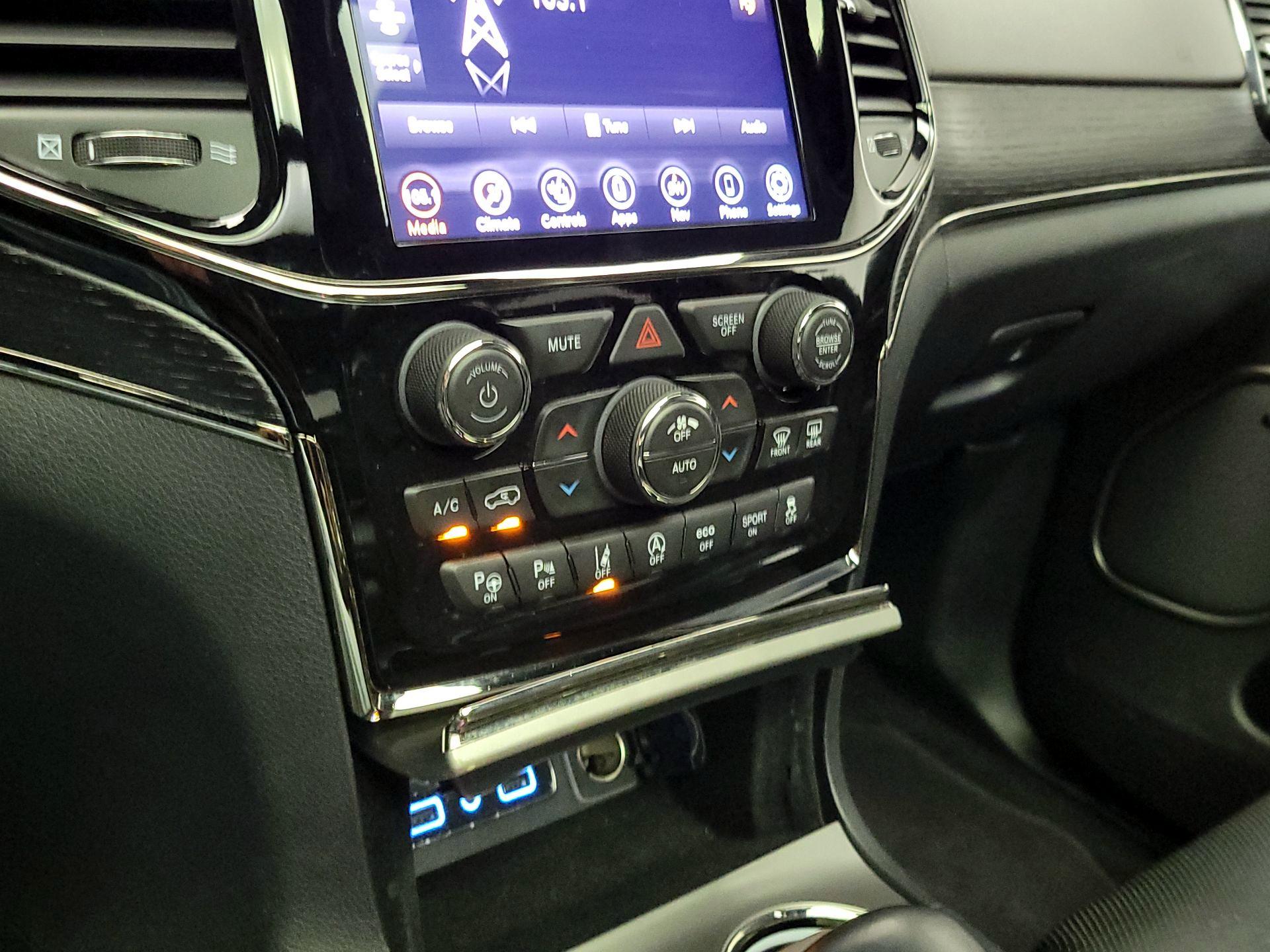 Thumbnail: 2020 Jeep Grand Cherokee - 17