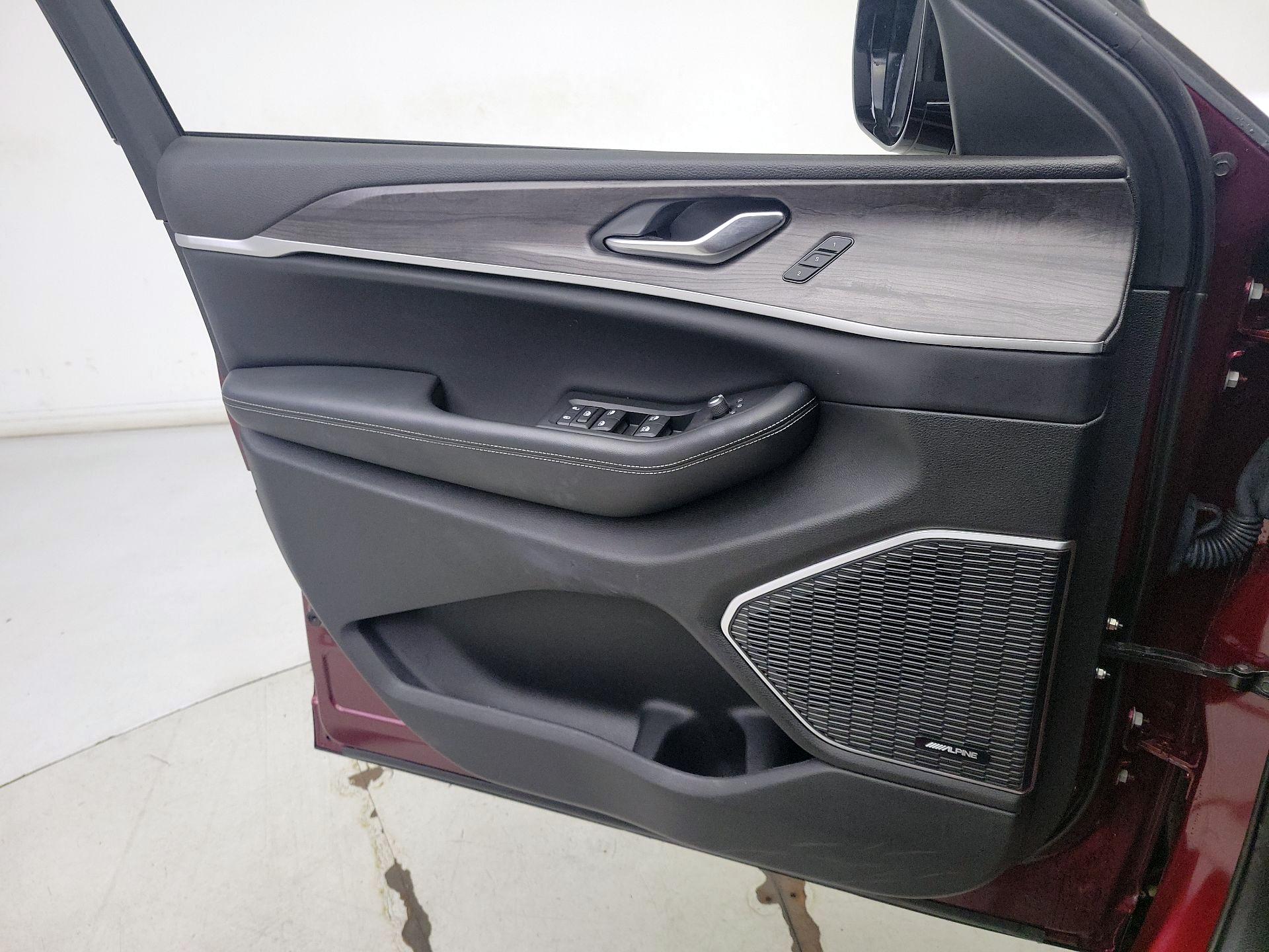 Thumbnail: 2023 Jeep Grand Cherokee - 12