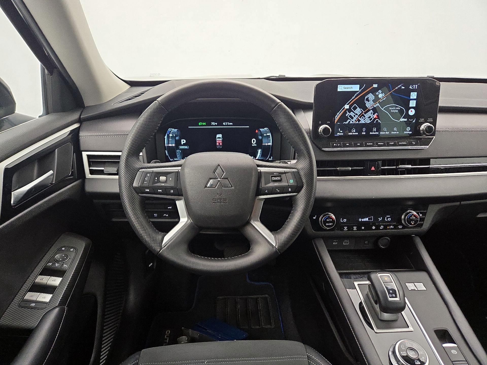 Thumbnail: 2023 Mitsubishi Outlander - 10