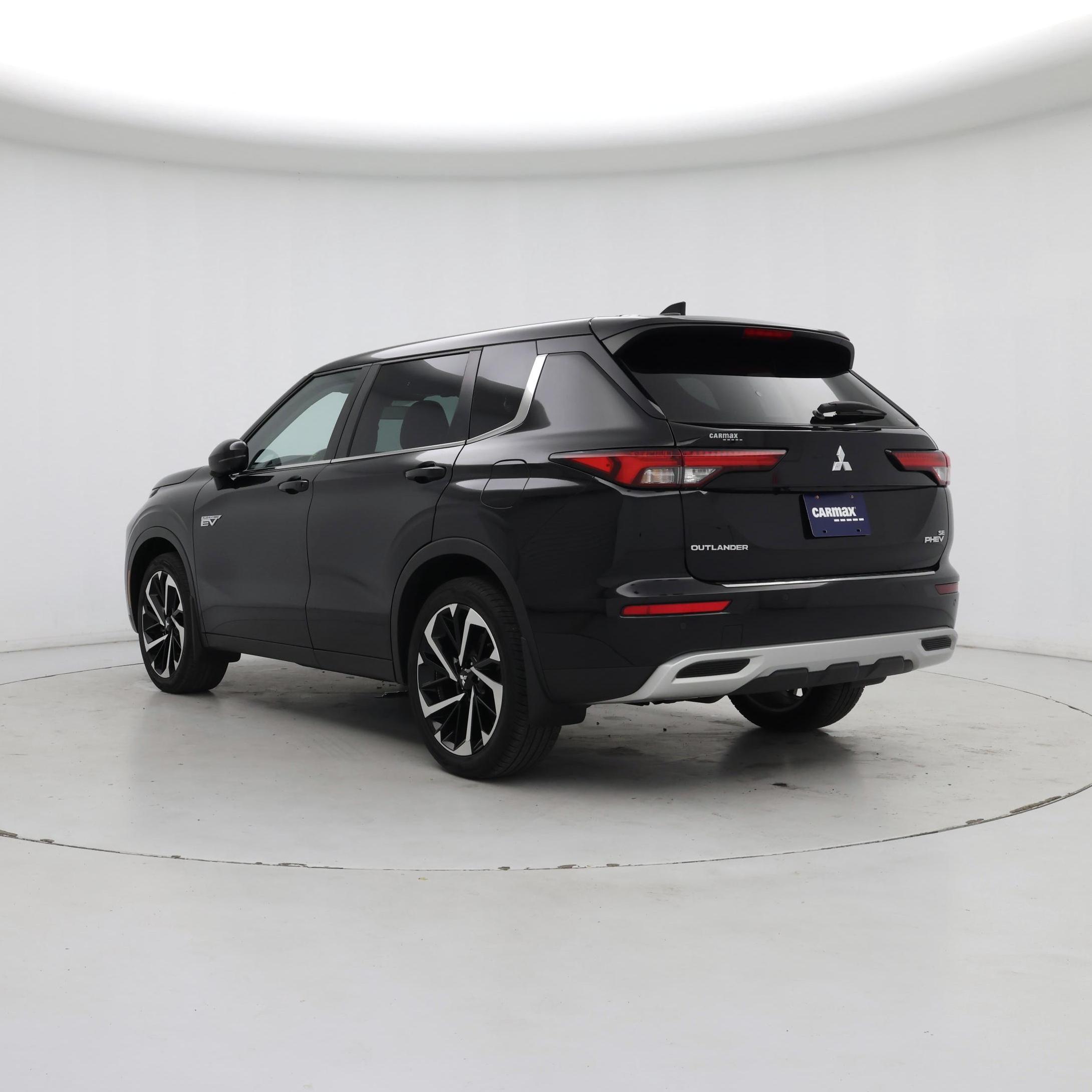 Thumbnail: 2023 Mitsubishi Outlander - 2