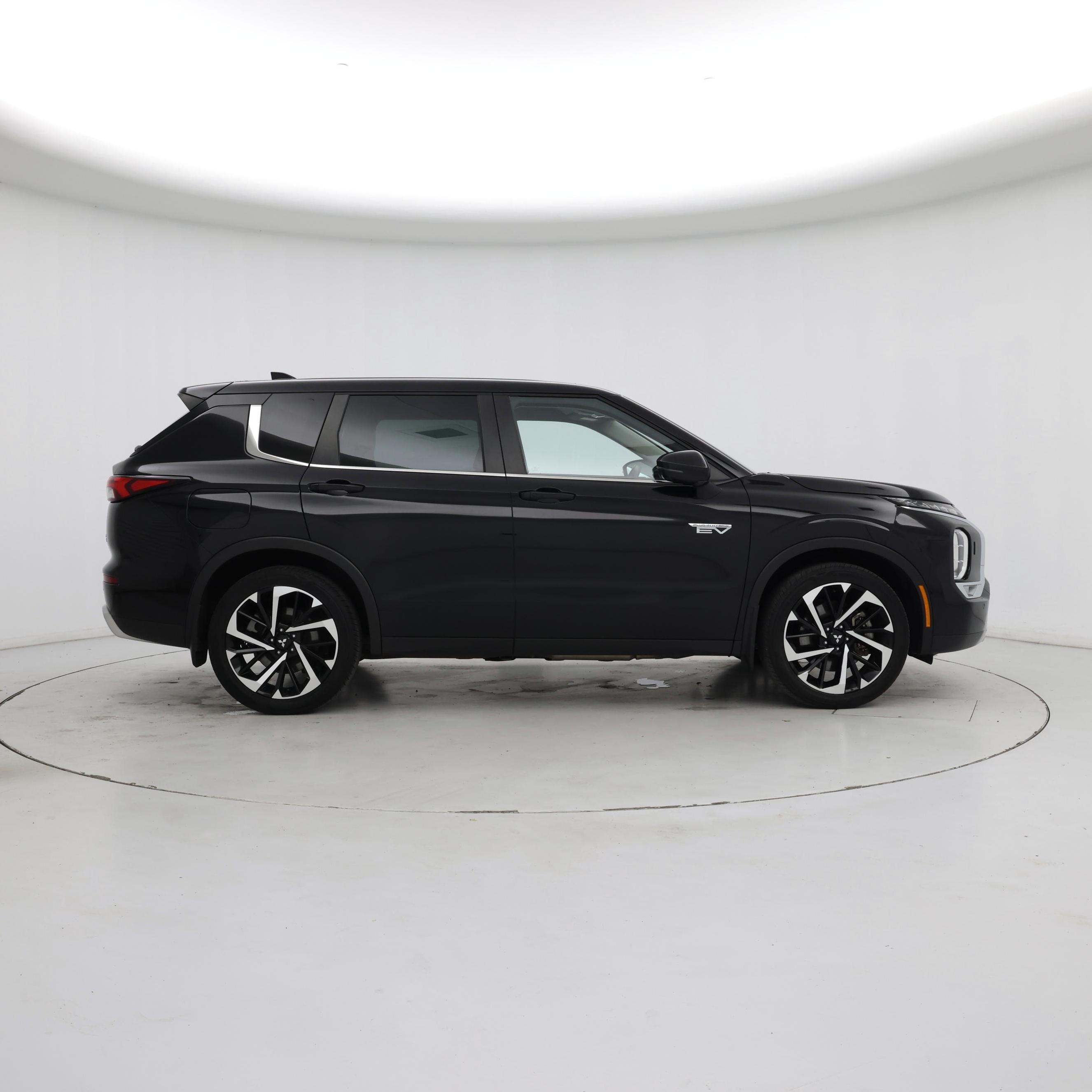 Thumbnail: 2023 Mitsubishi Outlander - 7