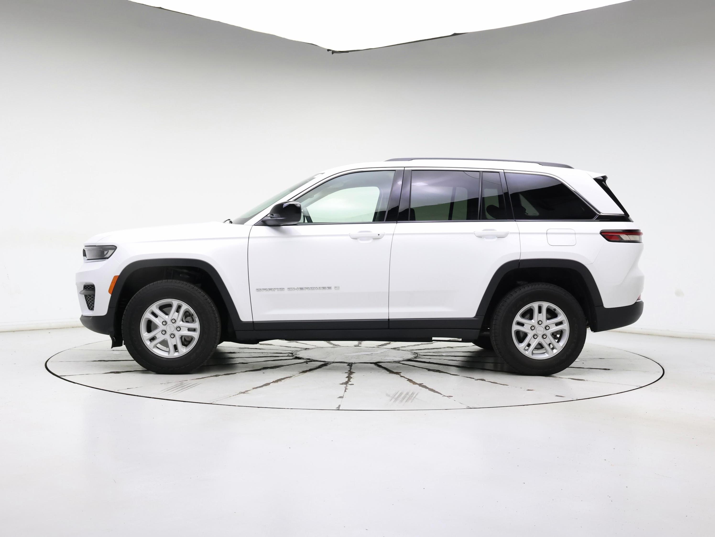 Thumbnail: 2023 Jeep Grand Cherokee - 3