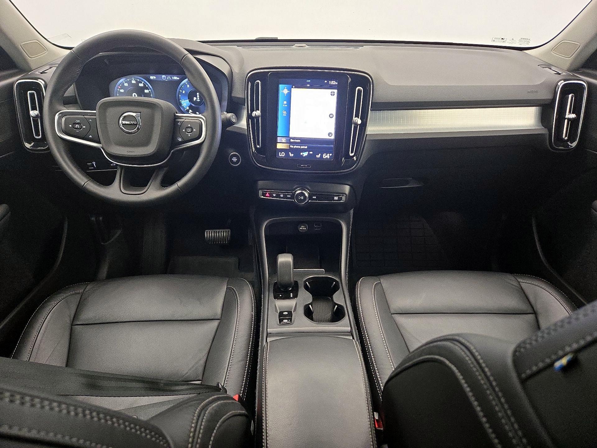 Thumbnail: 2022 Volvo XC40 - 9