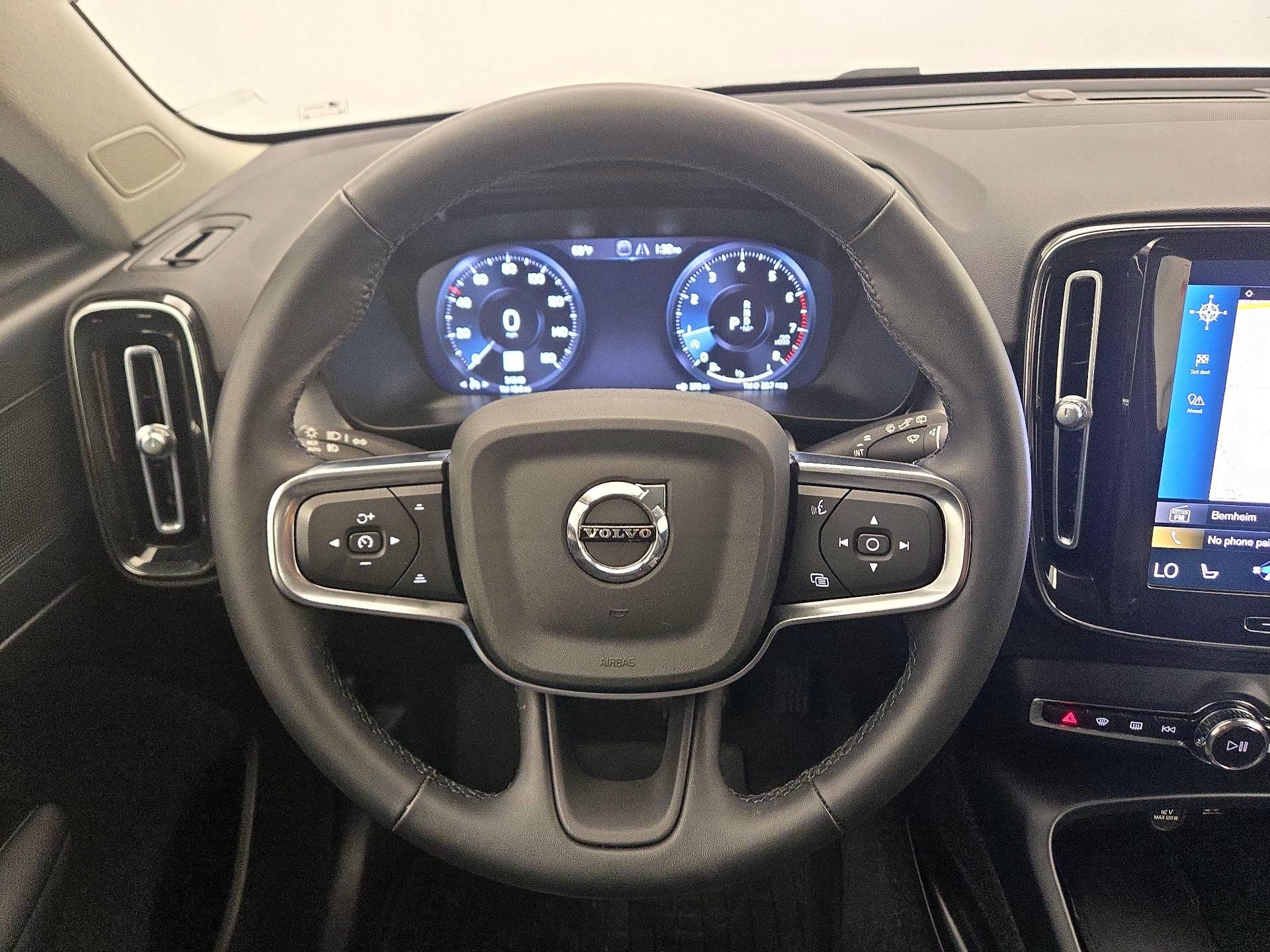 Thumbnail: 2022 Volvo XC40 - 10