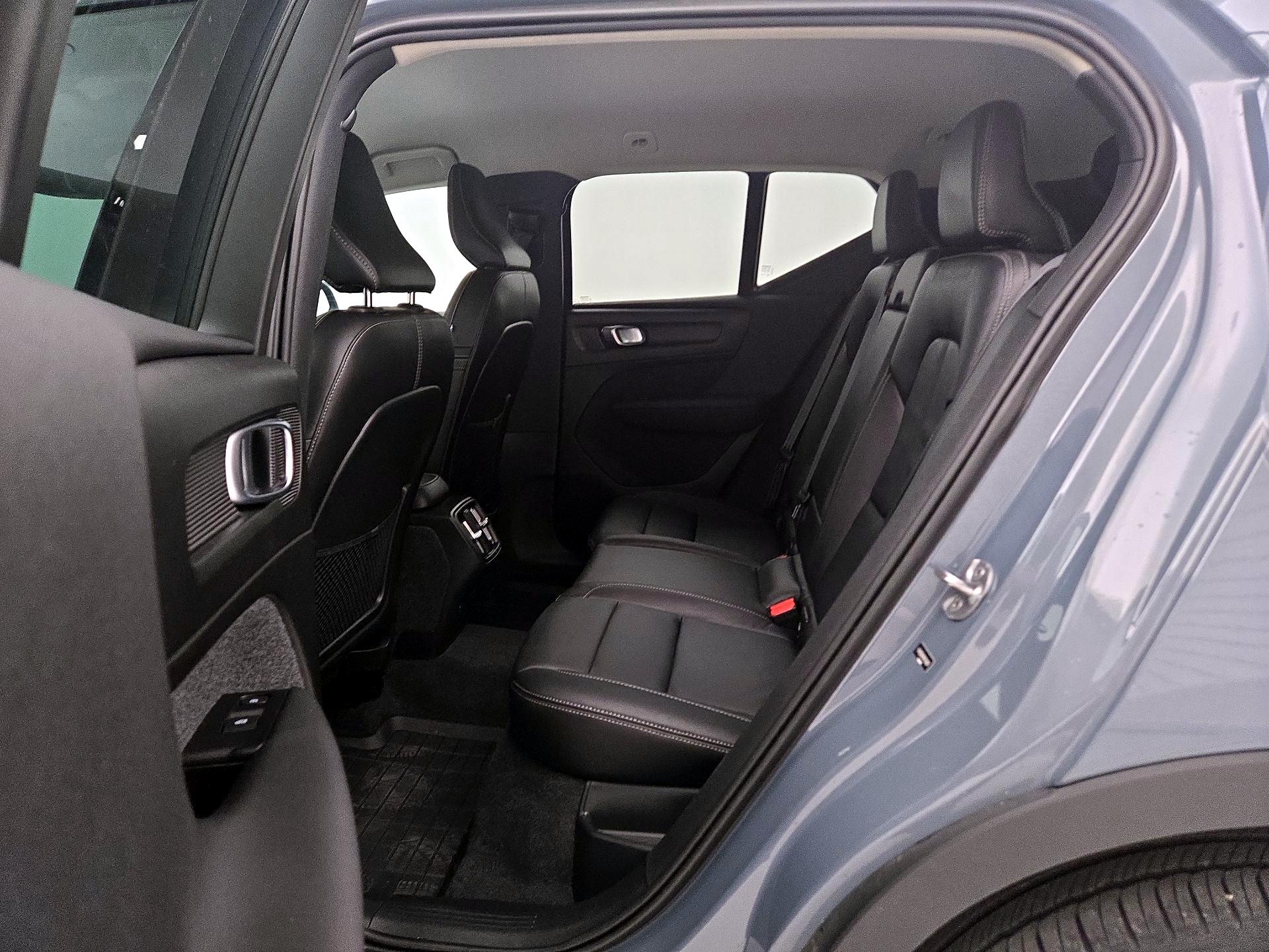 Thumbnail: 2022 Volvo XC40 - 20
