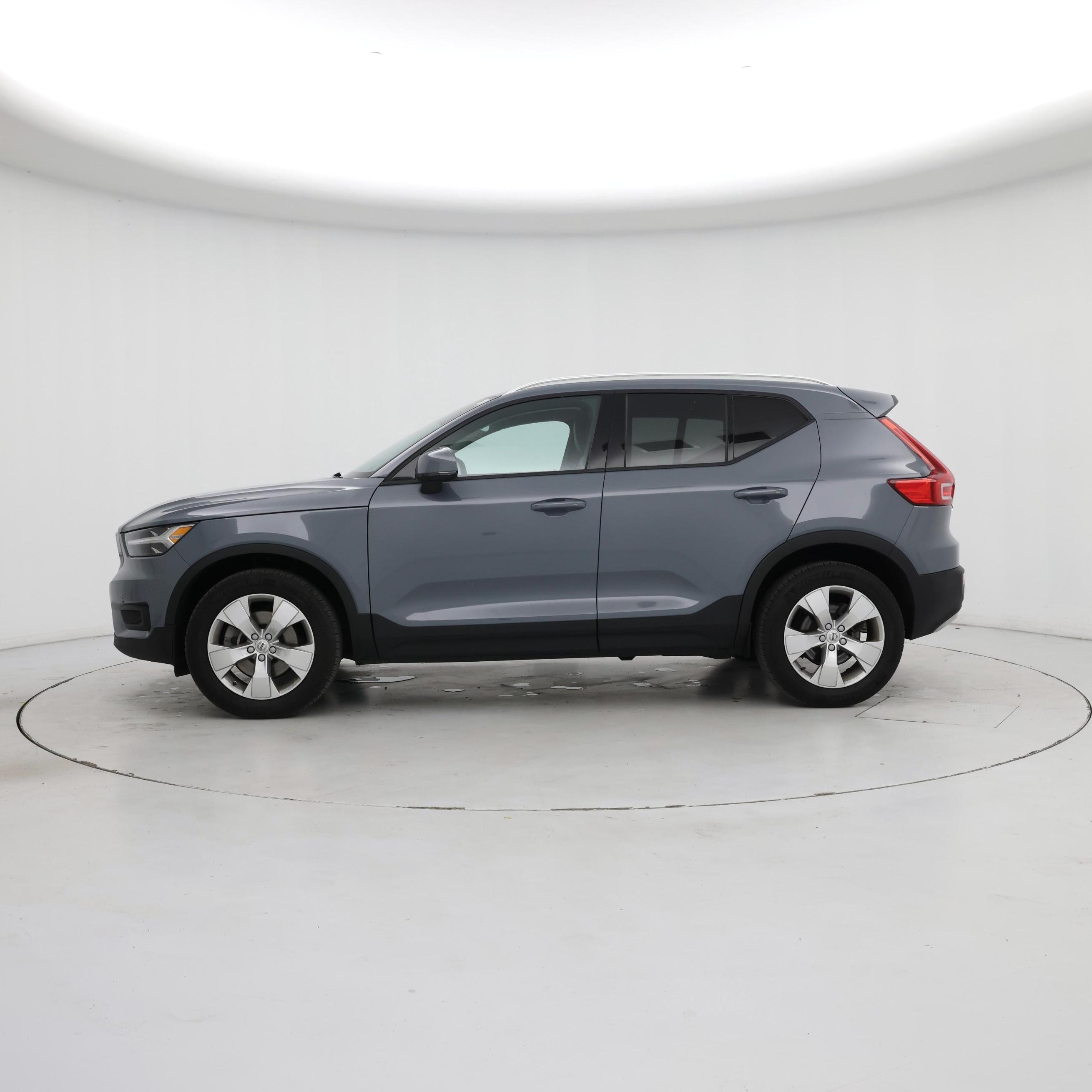 Thumbnail: 2022 Volvo XC40 - 3