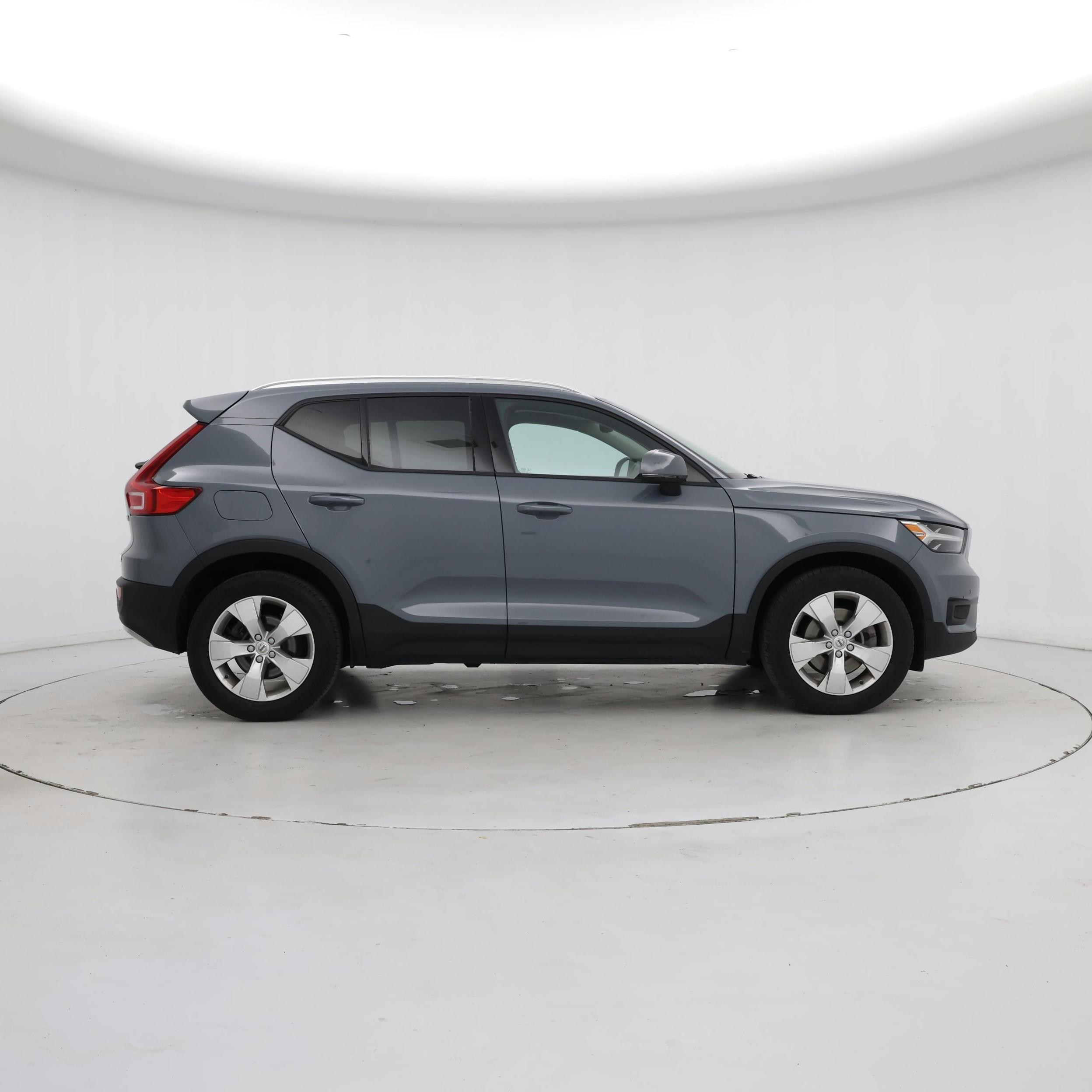 Thumbnail: 2022 Volvo XC40 - 7
