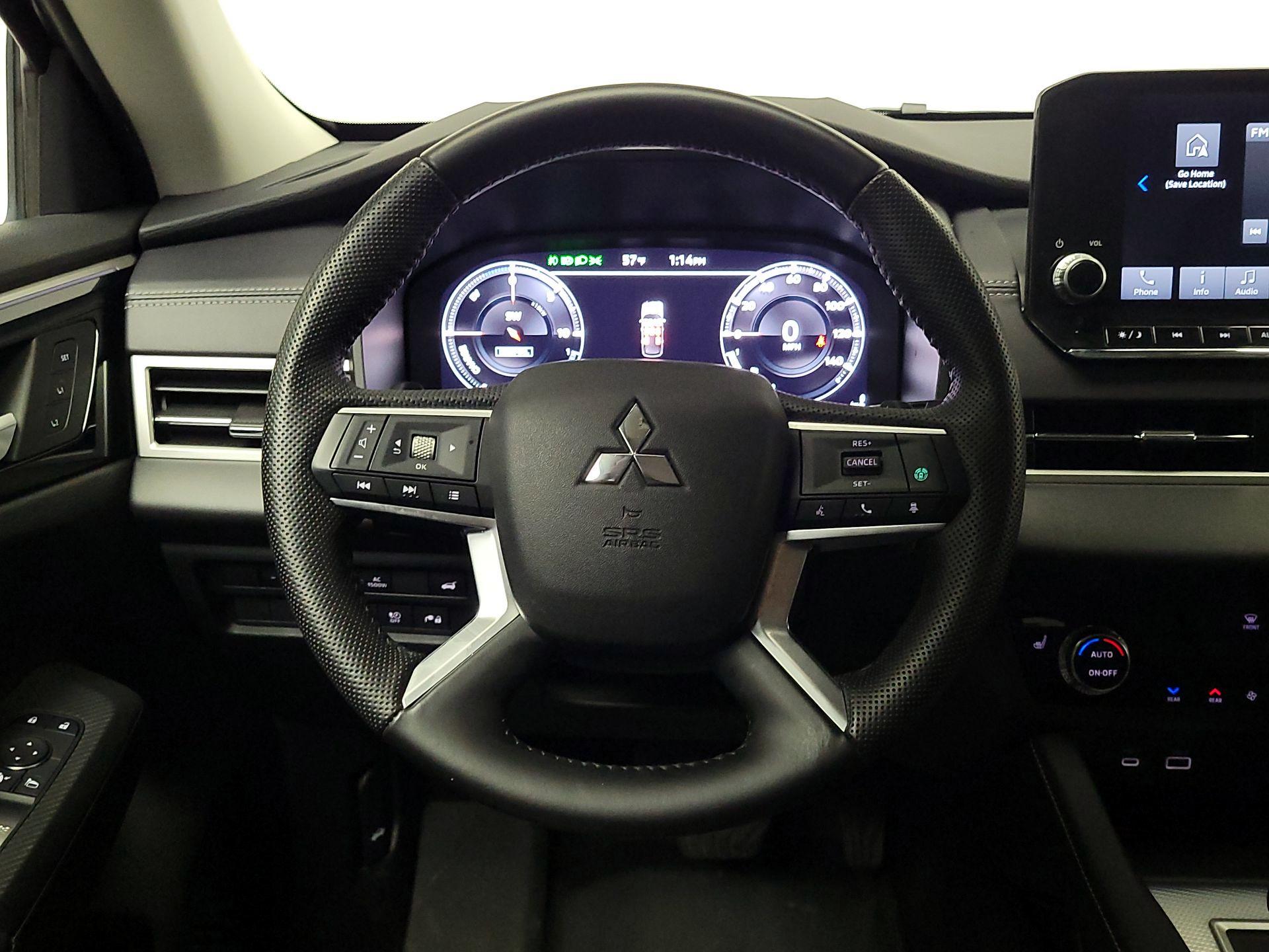 Thumbnail: 2023 Mitsubishi Outlander - 10
