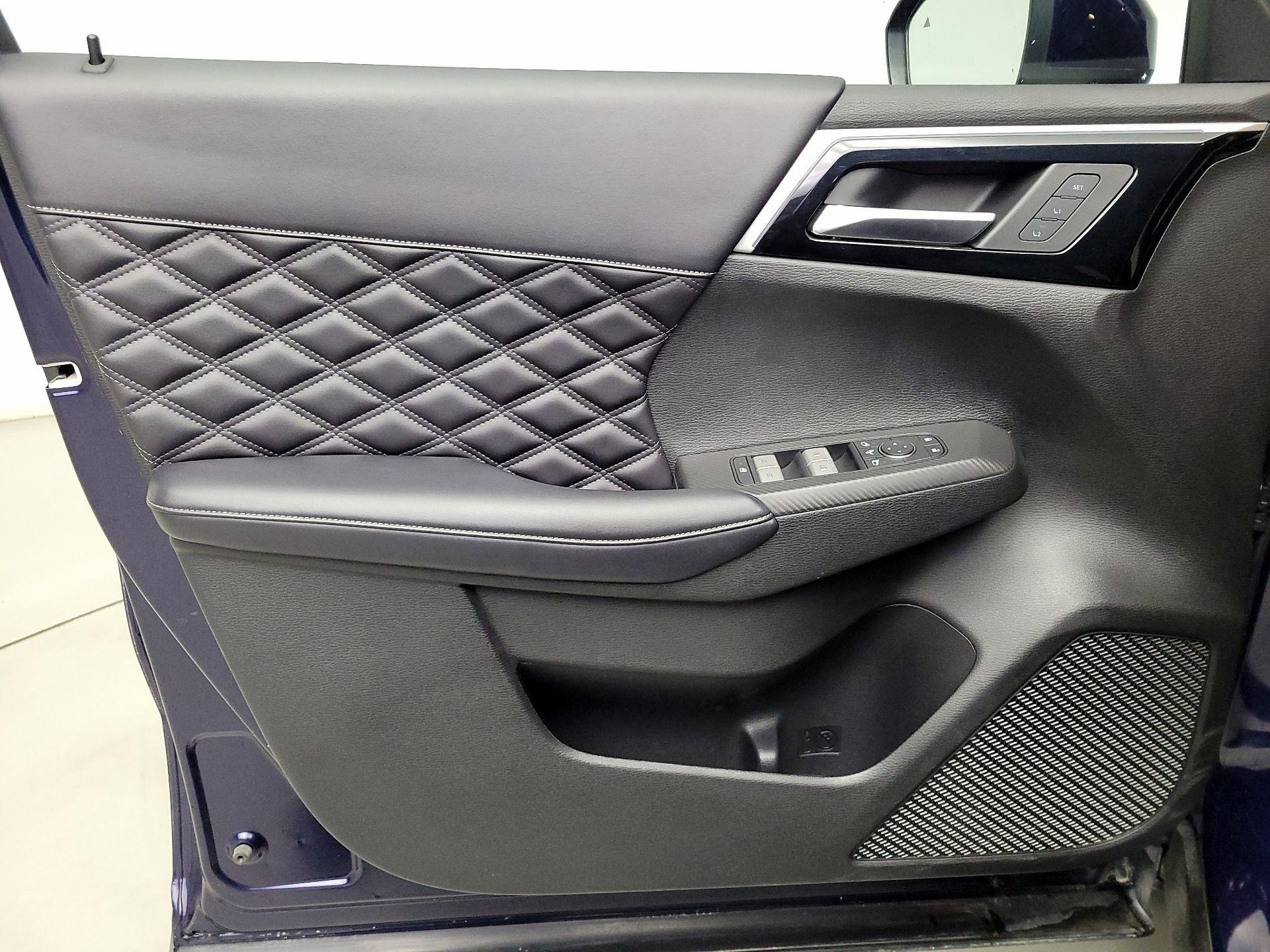 Thumbnail: 2023 Mitsubishi Outlander - 12