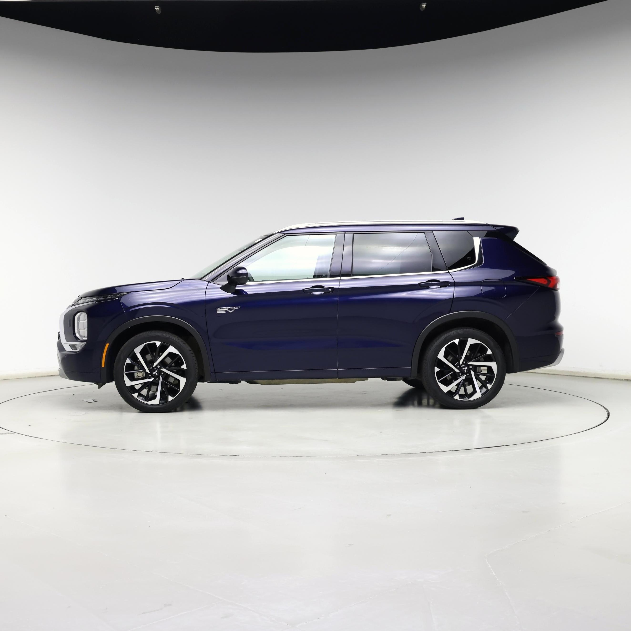Thumbnail: 2023 Mitsubishi Outlander - 3