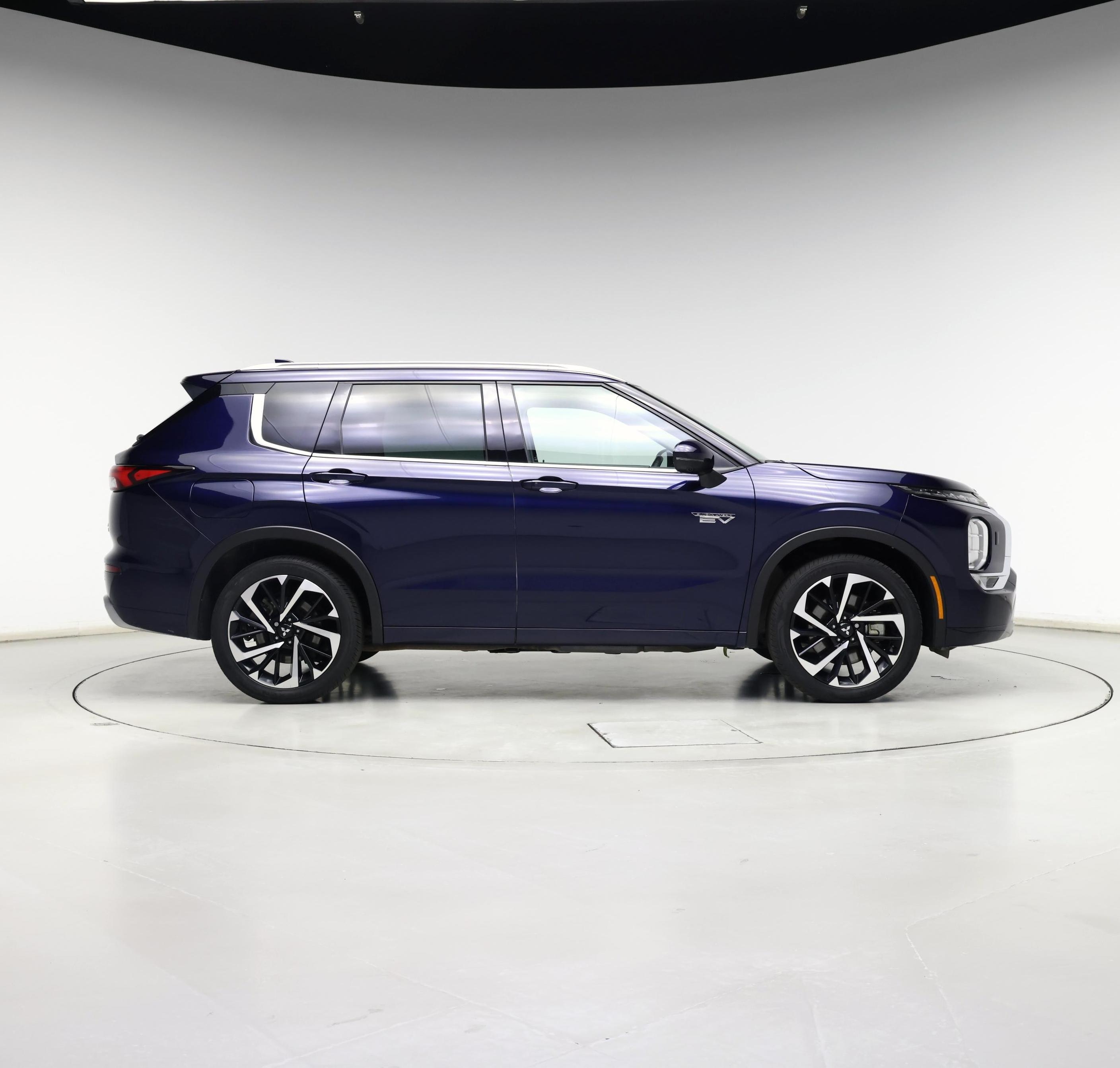 Thumbnail: 2023 Mitsubishi Outlander - 7