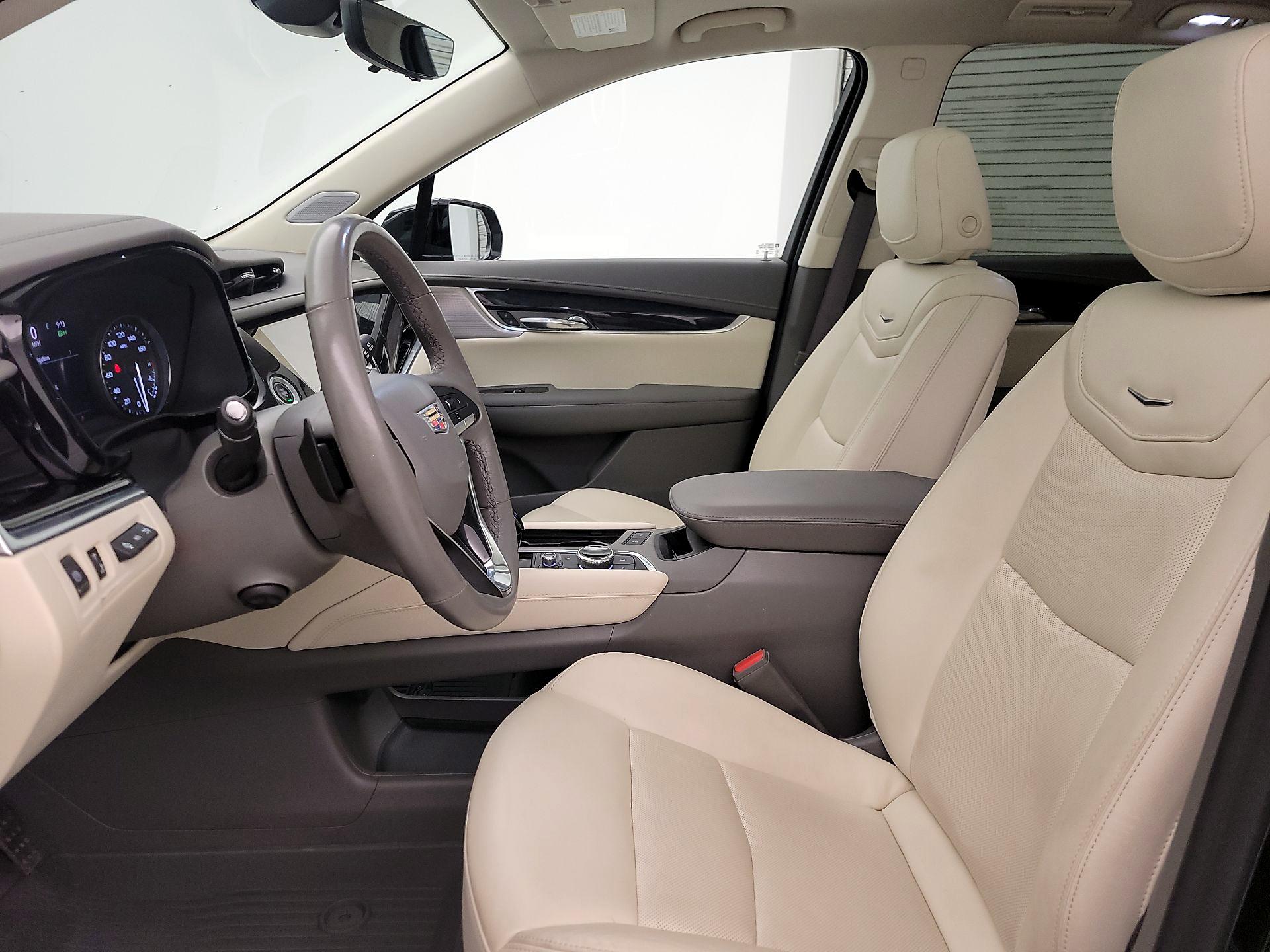 Thumbnail: 2022 Cadillac XT6 - 11