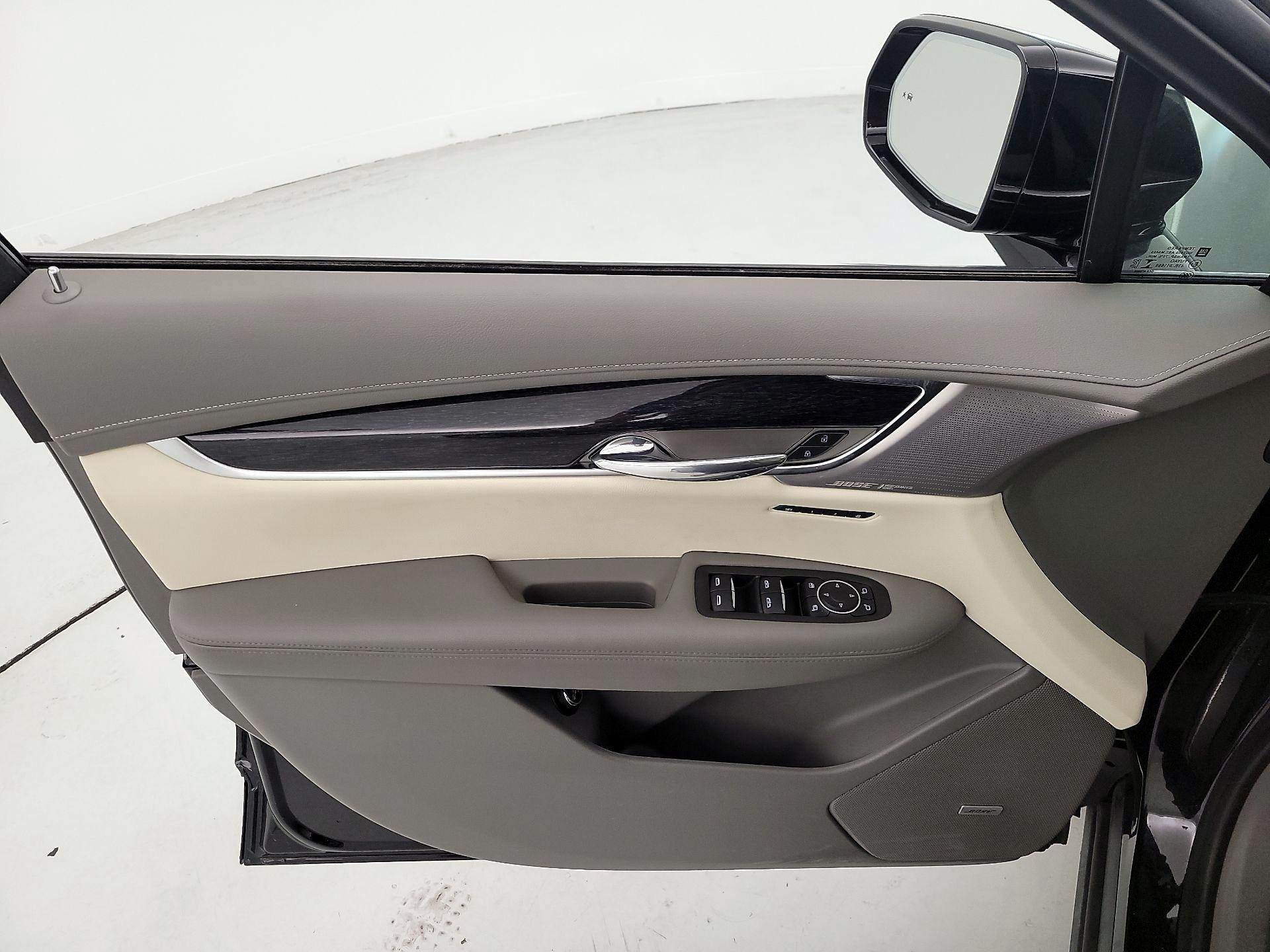 Thumbnail: 2022 Cadillac XT6 - 12