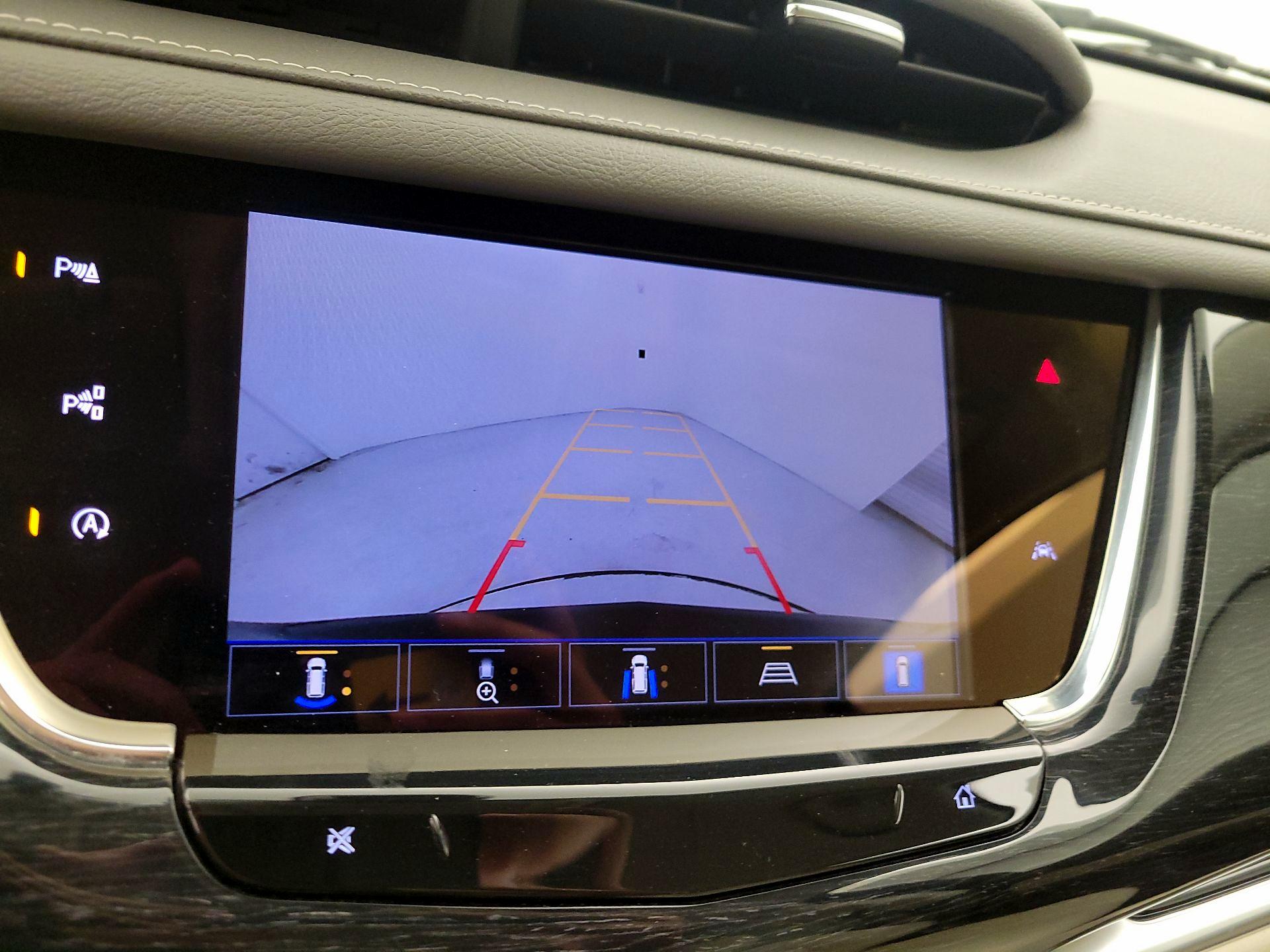 Thumbnail: 2022 Cadillac XT6 - 15