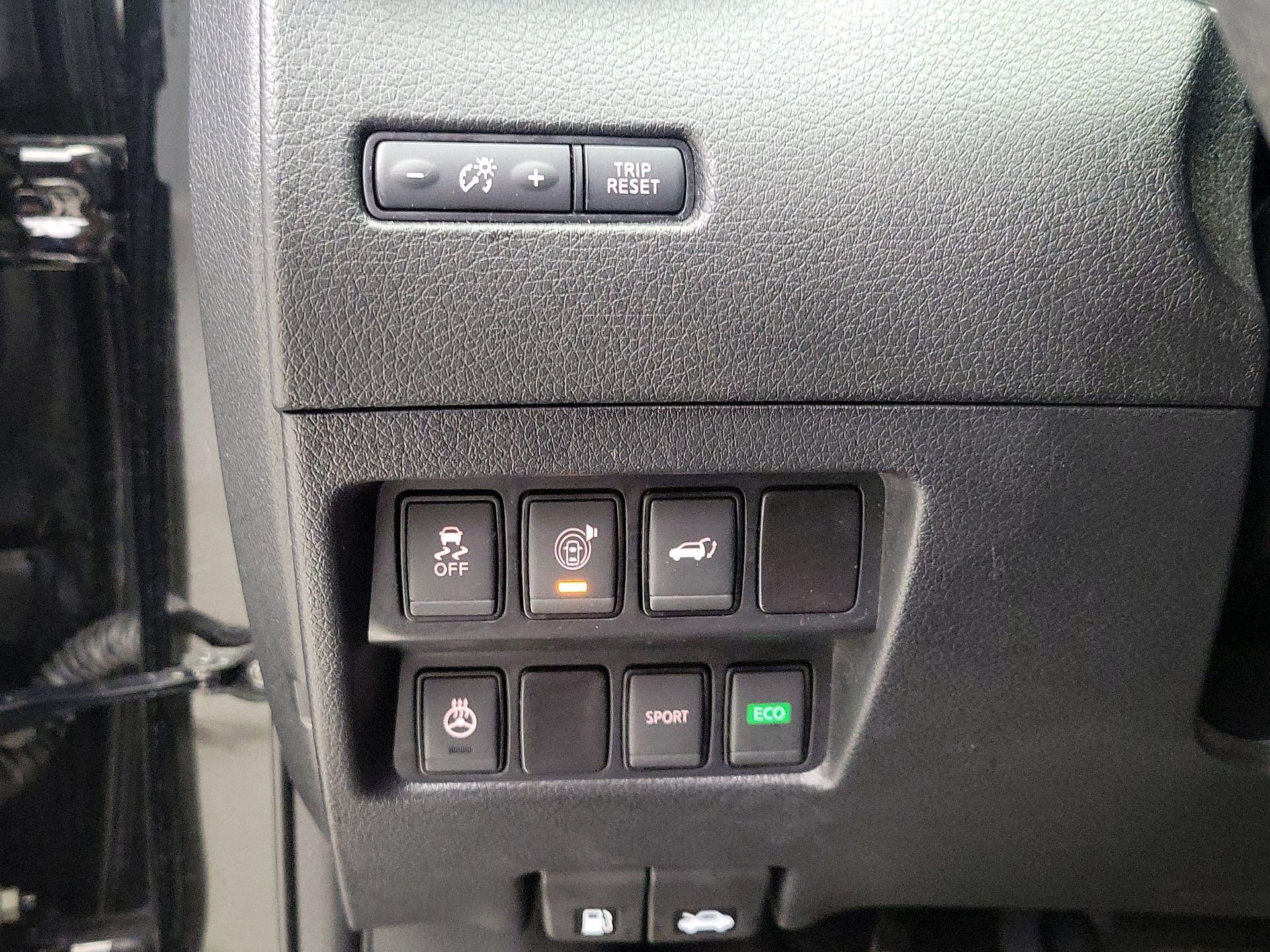 Thumbnail: 2017 Nissan Rogue - 13