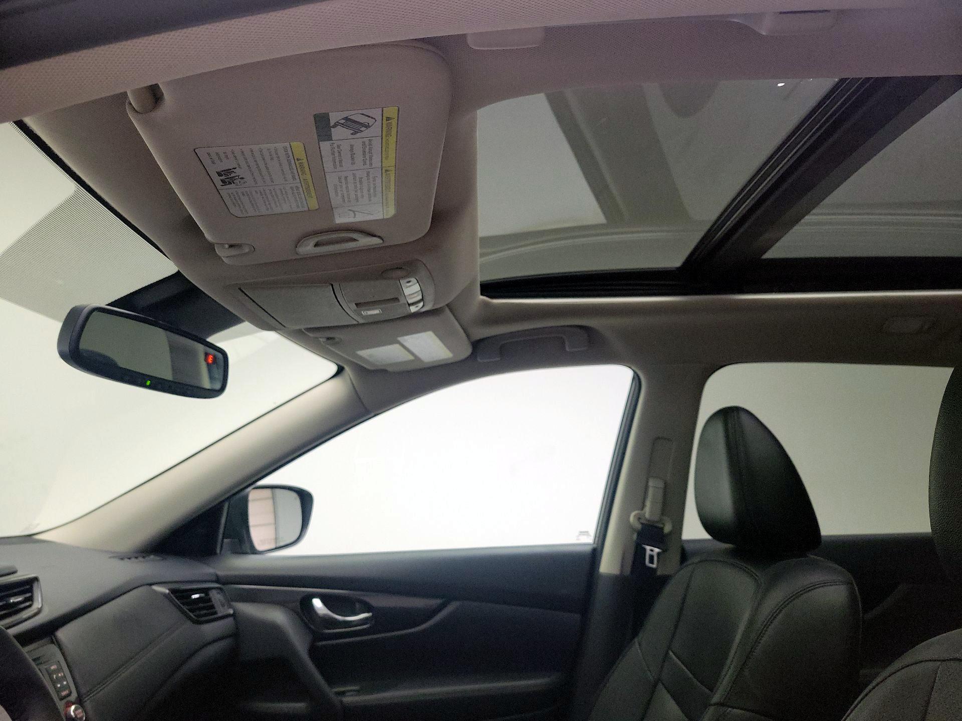 Thumbnail: 2017 Nissan Rogue - 20