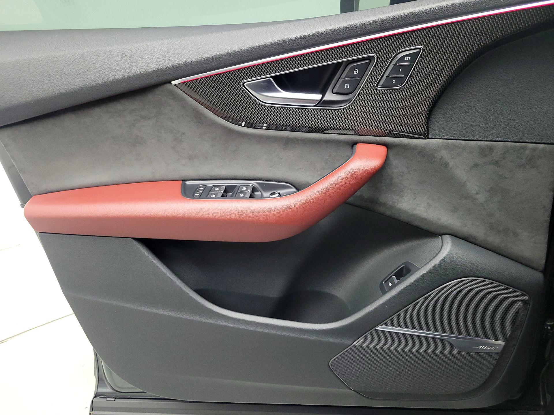 Thumbnail: 2020 Audi SQ7 - 12