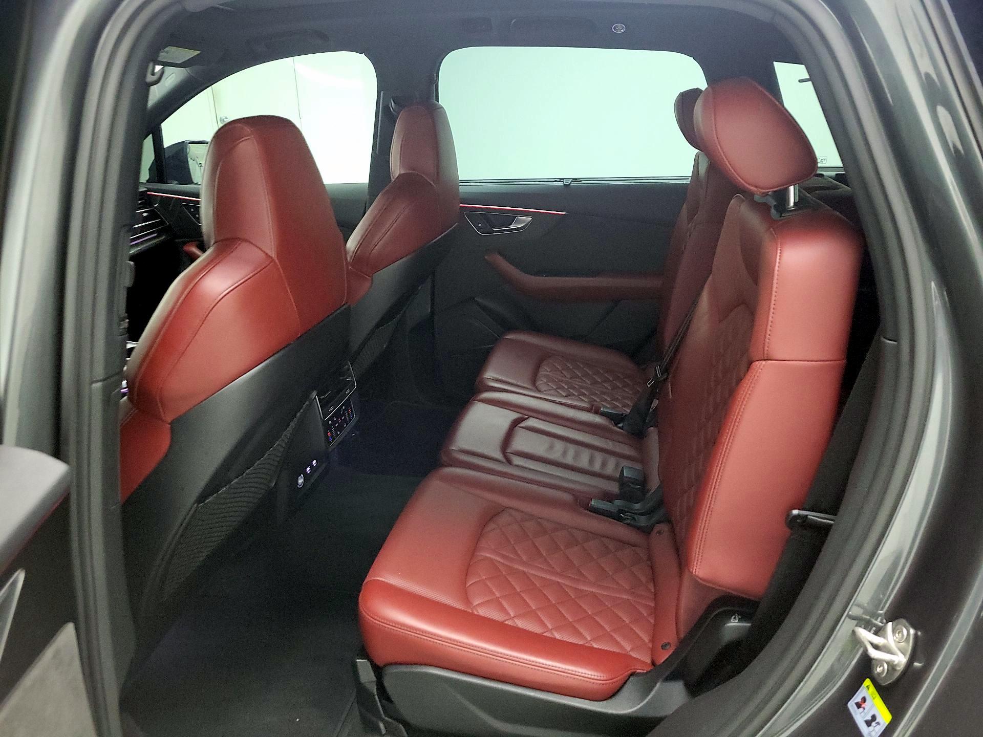 Thumbnail: 2020 Audi SQ7 - 17