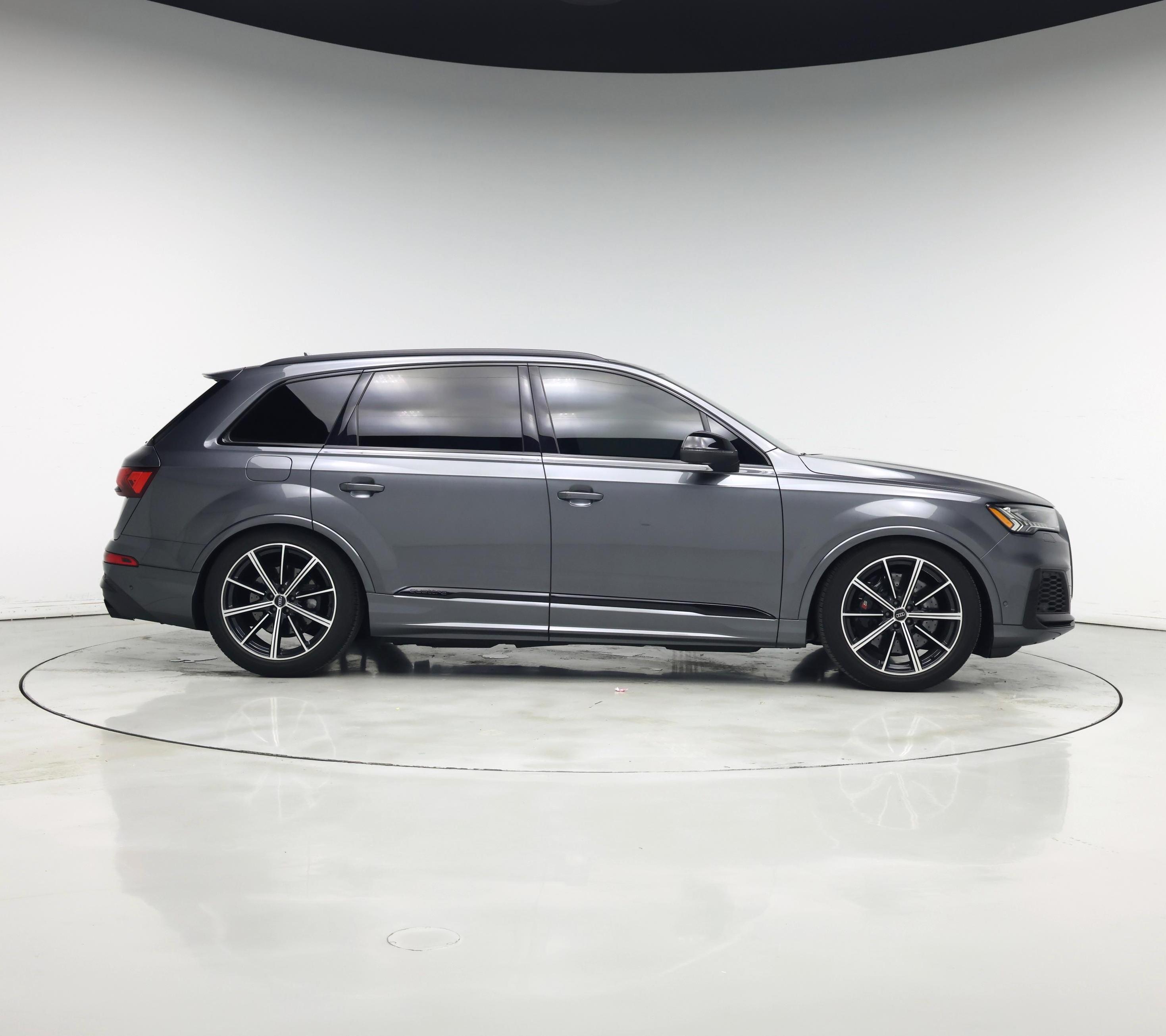 Thumbnail: 2020 Audi SQ7 - 7