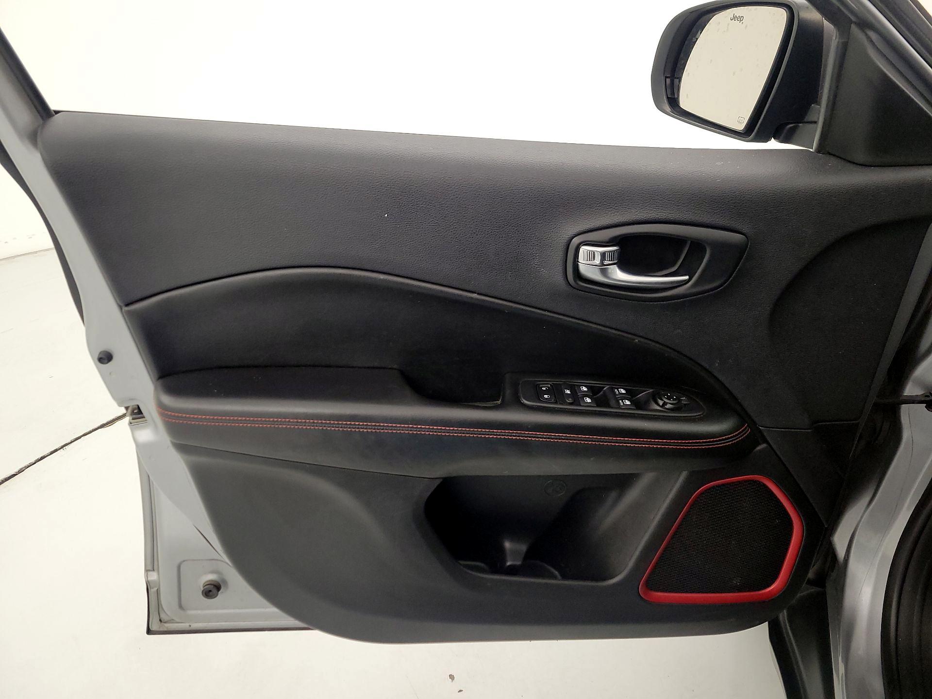 Thumbnail: 2021 Jeep Compass - 12