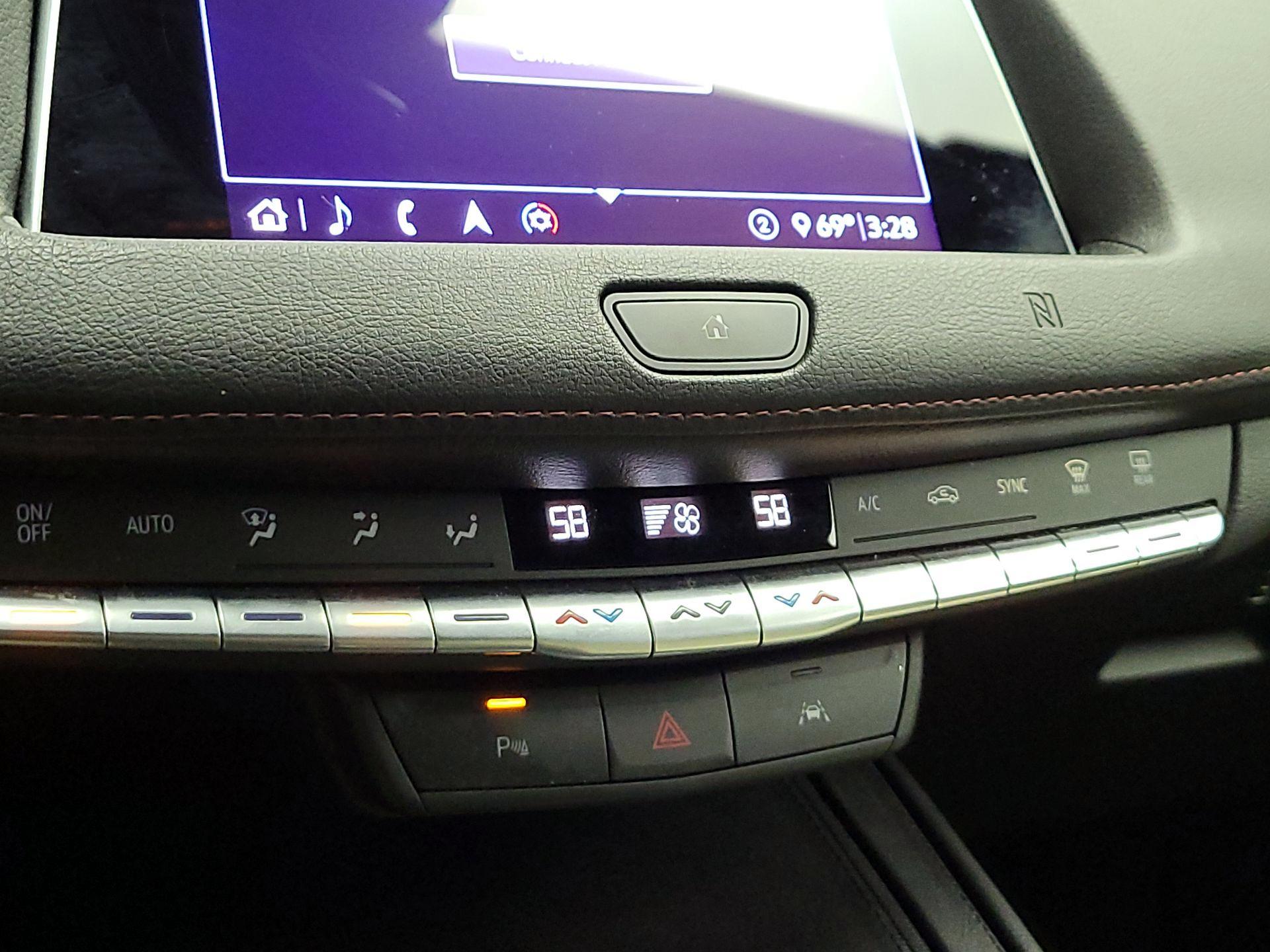 Thumbnail: 2020 Cadillac XT4 - 17