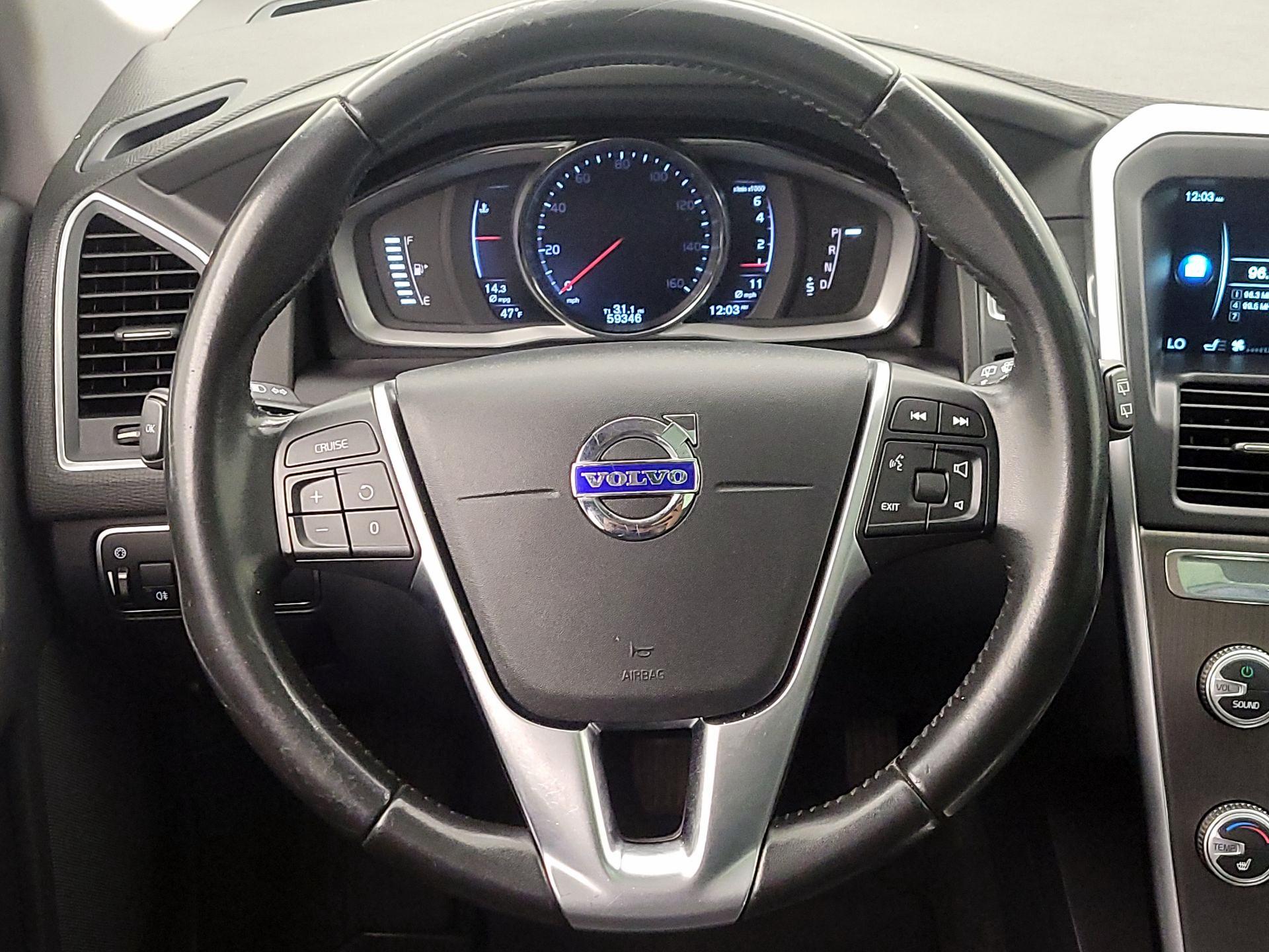 Thumbnail: 2016 Volvo XC60 - 10