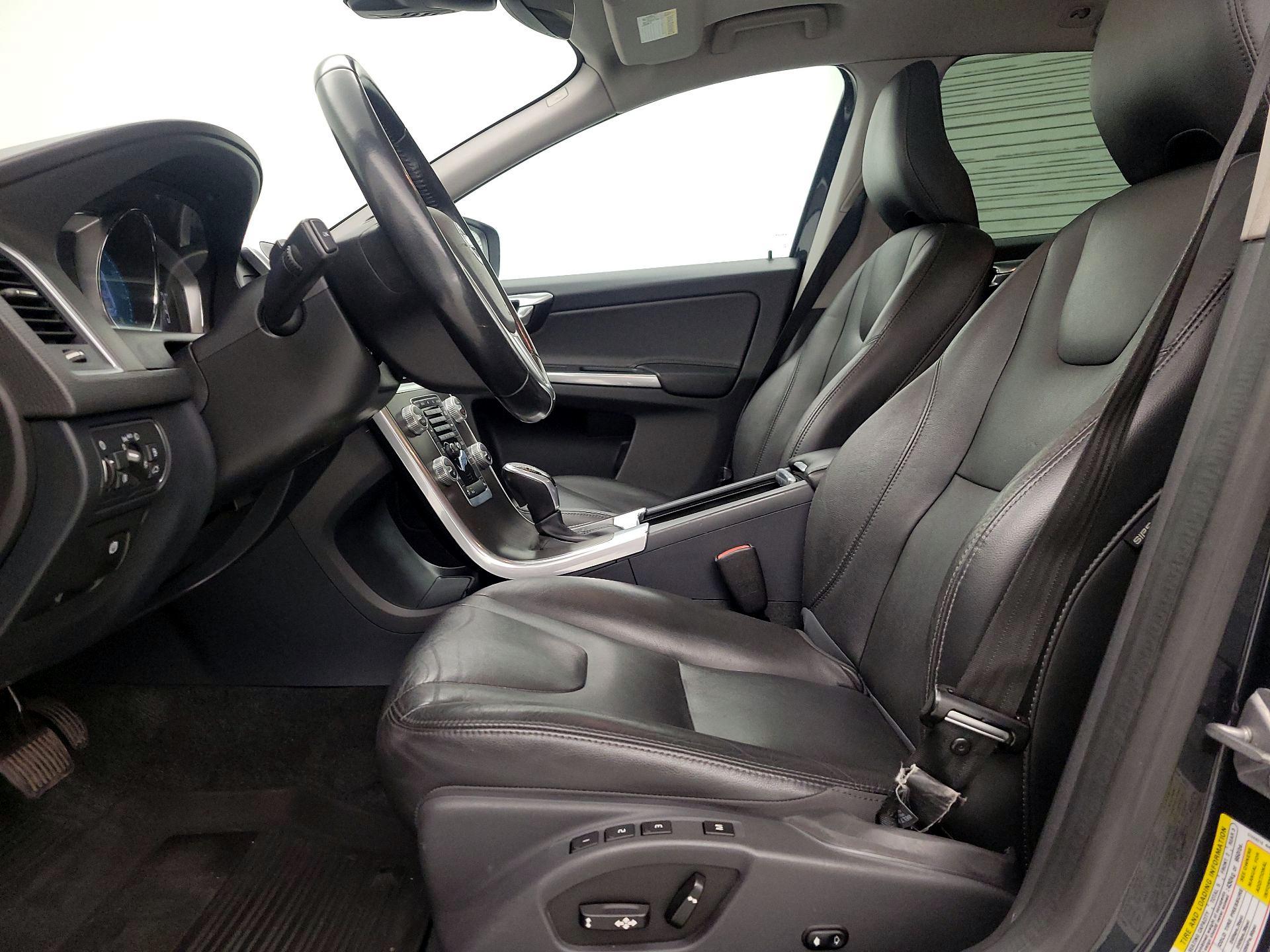 Thumbnail: 2016 Volvo XC60 - 11