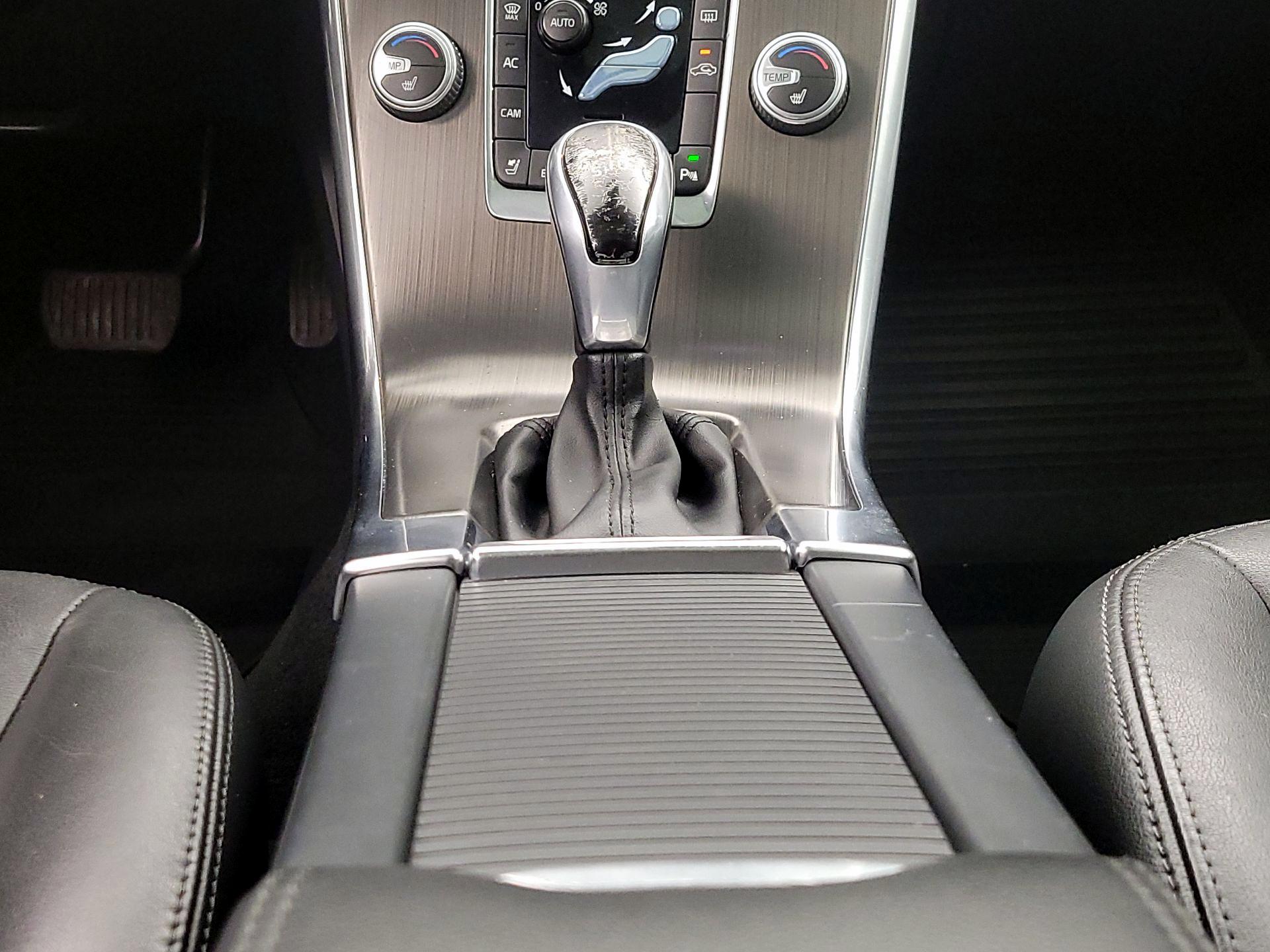 Thumbnail: 2016 Volvo XC60 - 17