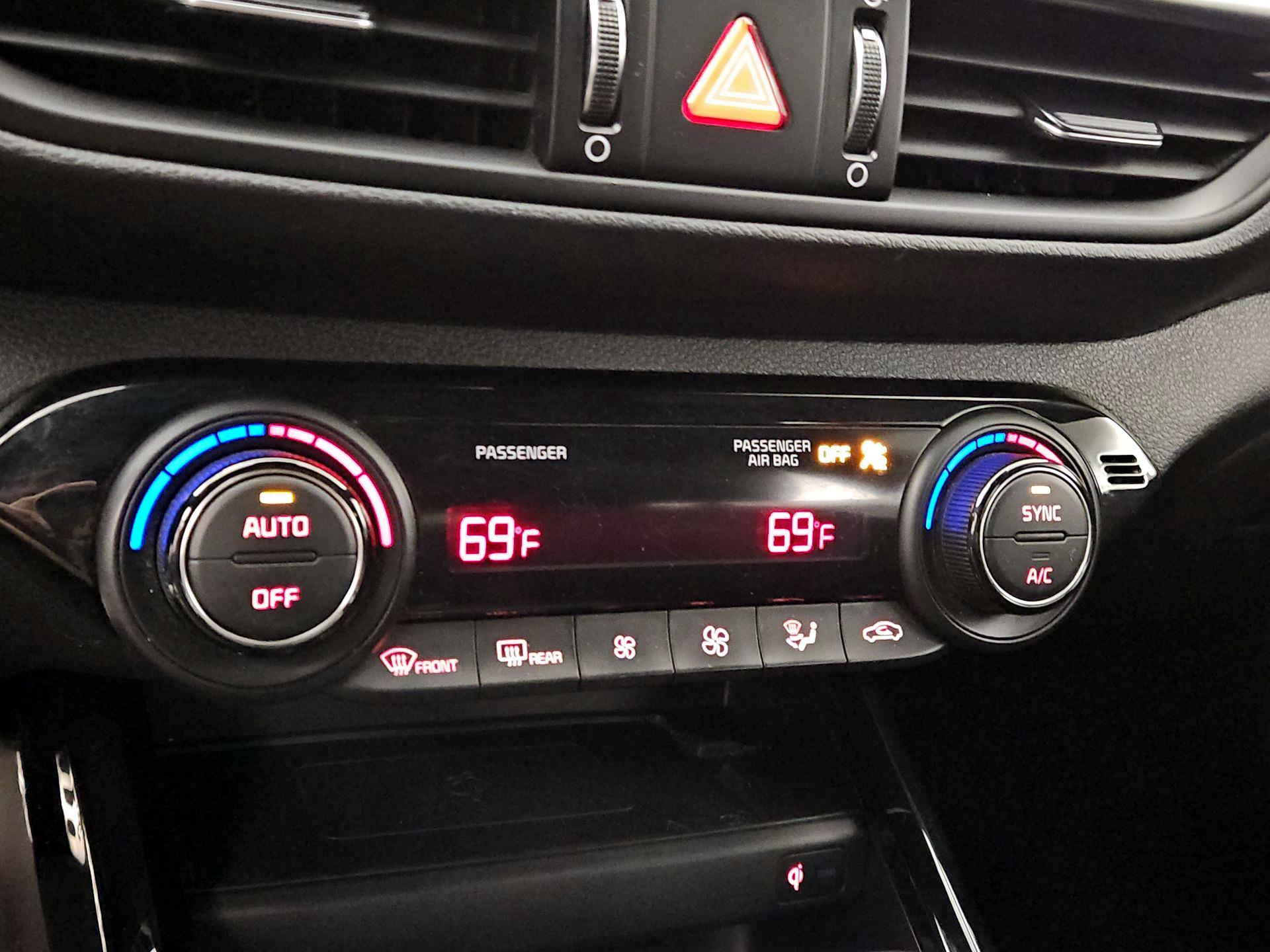 Thumbnail: 2020 Kia Forte - 16