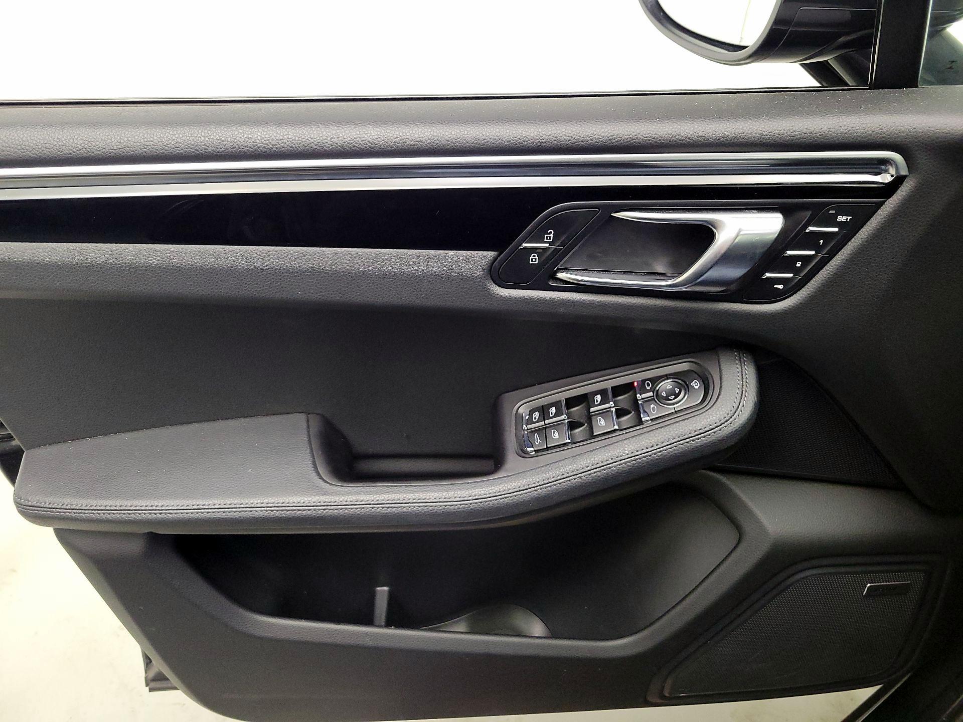 Thumbnail: 2022 Porsche Macan - 12