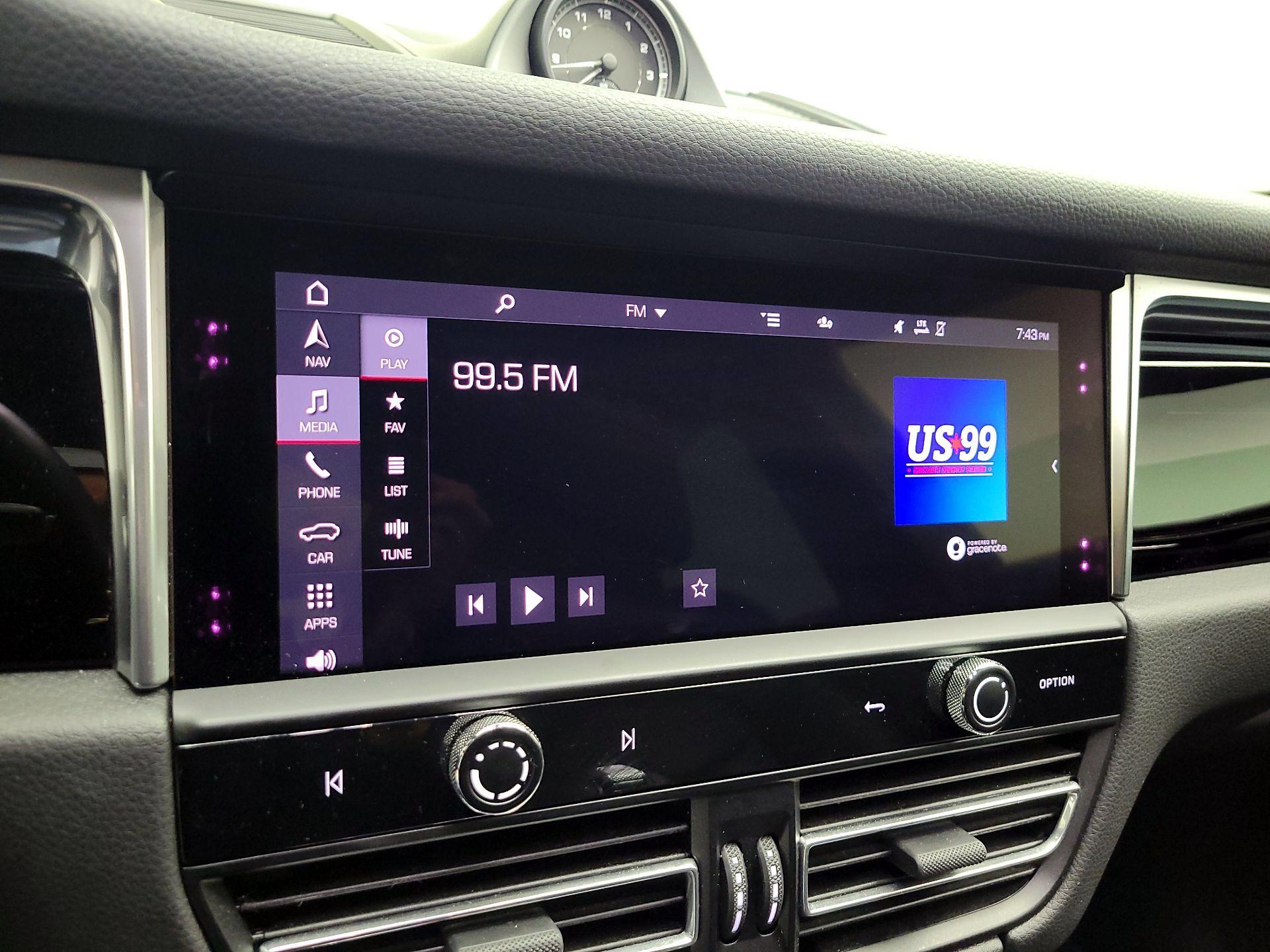 Thumbnail: 2022 Porsche Macan - 15