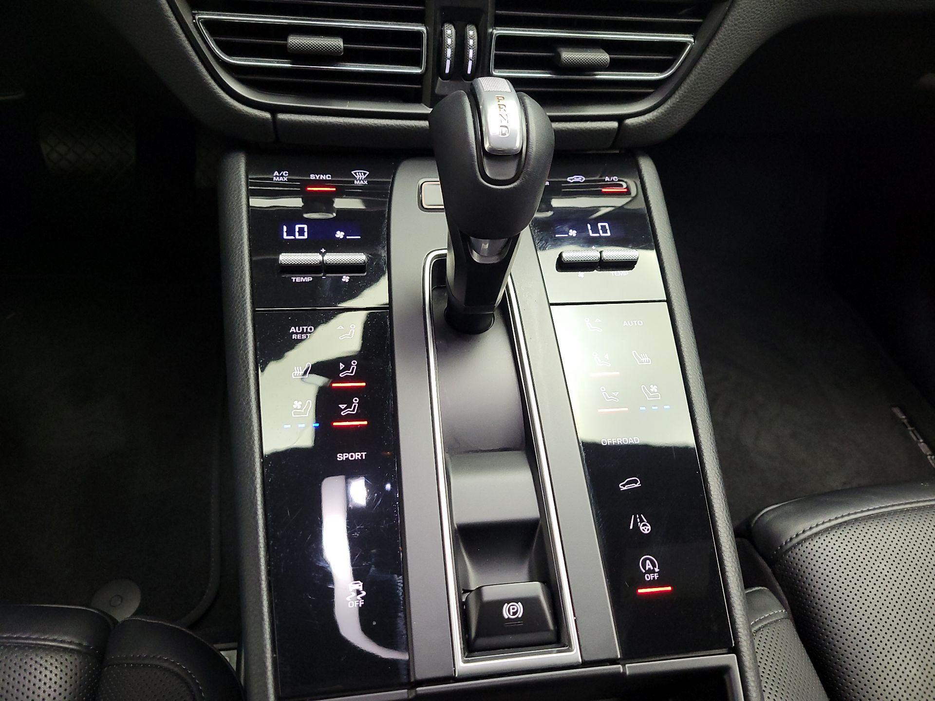 Thumbnail: 2022 Porsche Macan - 17