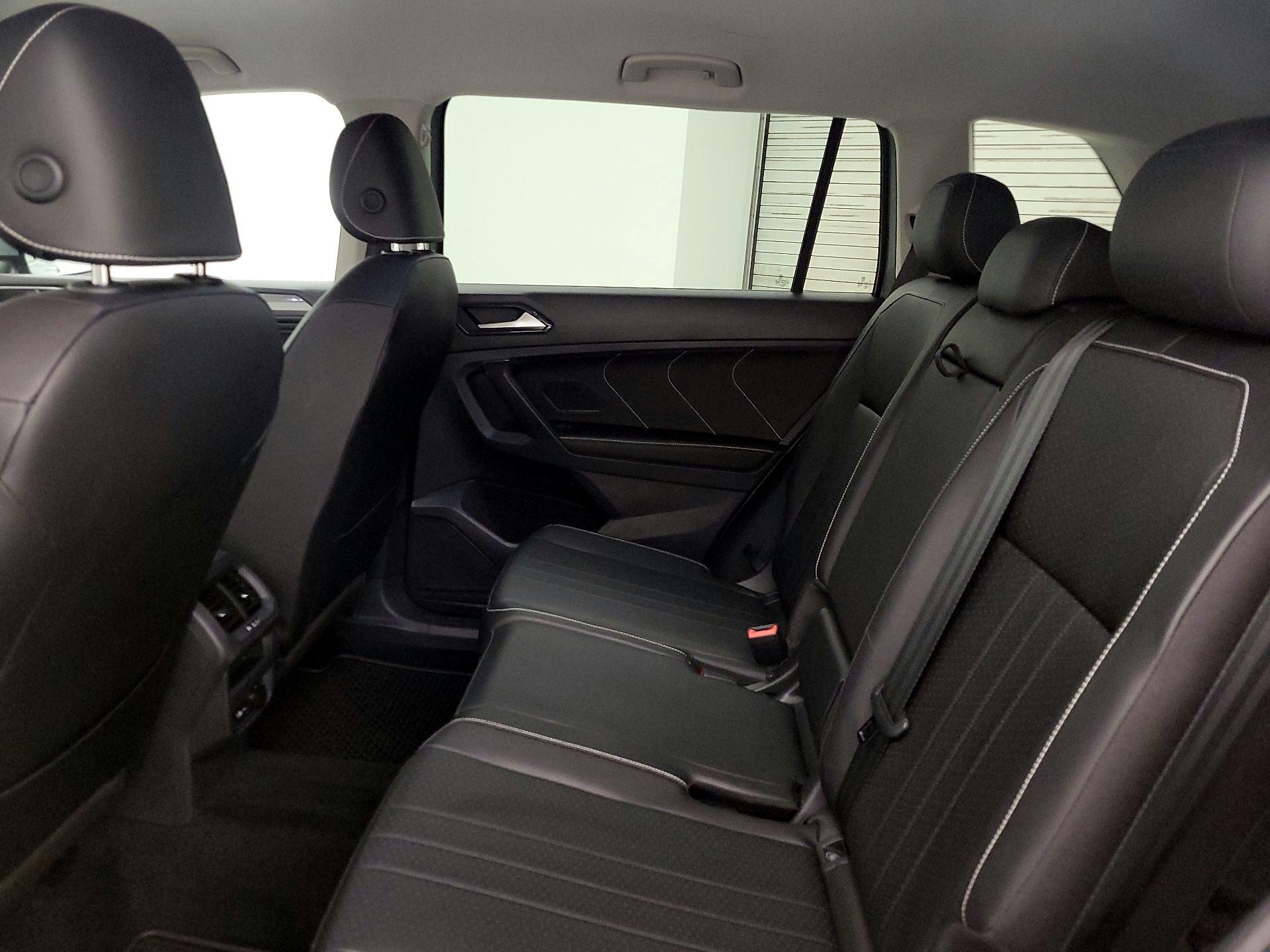 Thumbnail: 2022 Volkswagen Tiguan - 18