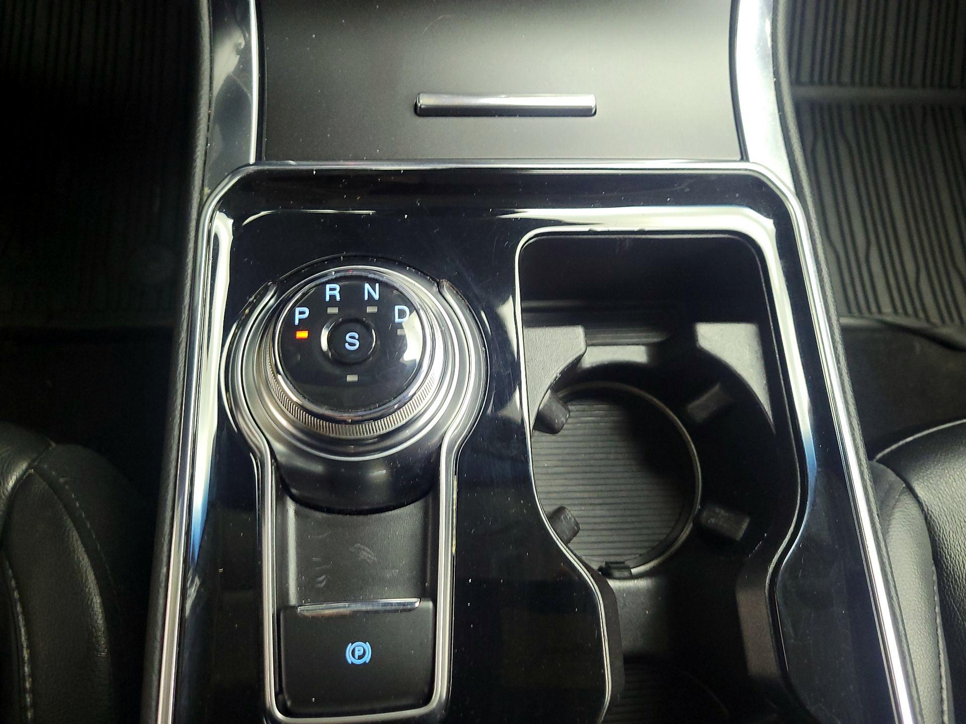 Thumbnail: 2019 Ford Edge - 18