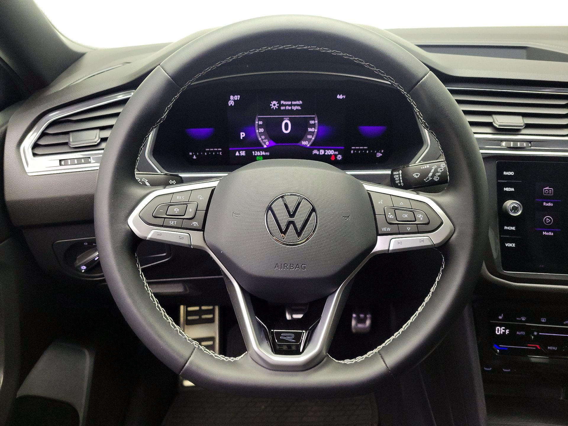 Thumbnail: 2023 Volkswagen Tiguan - 10