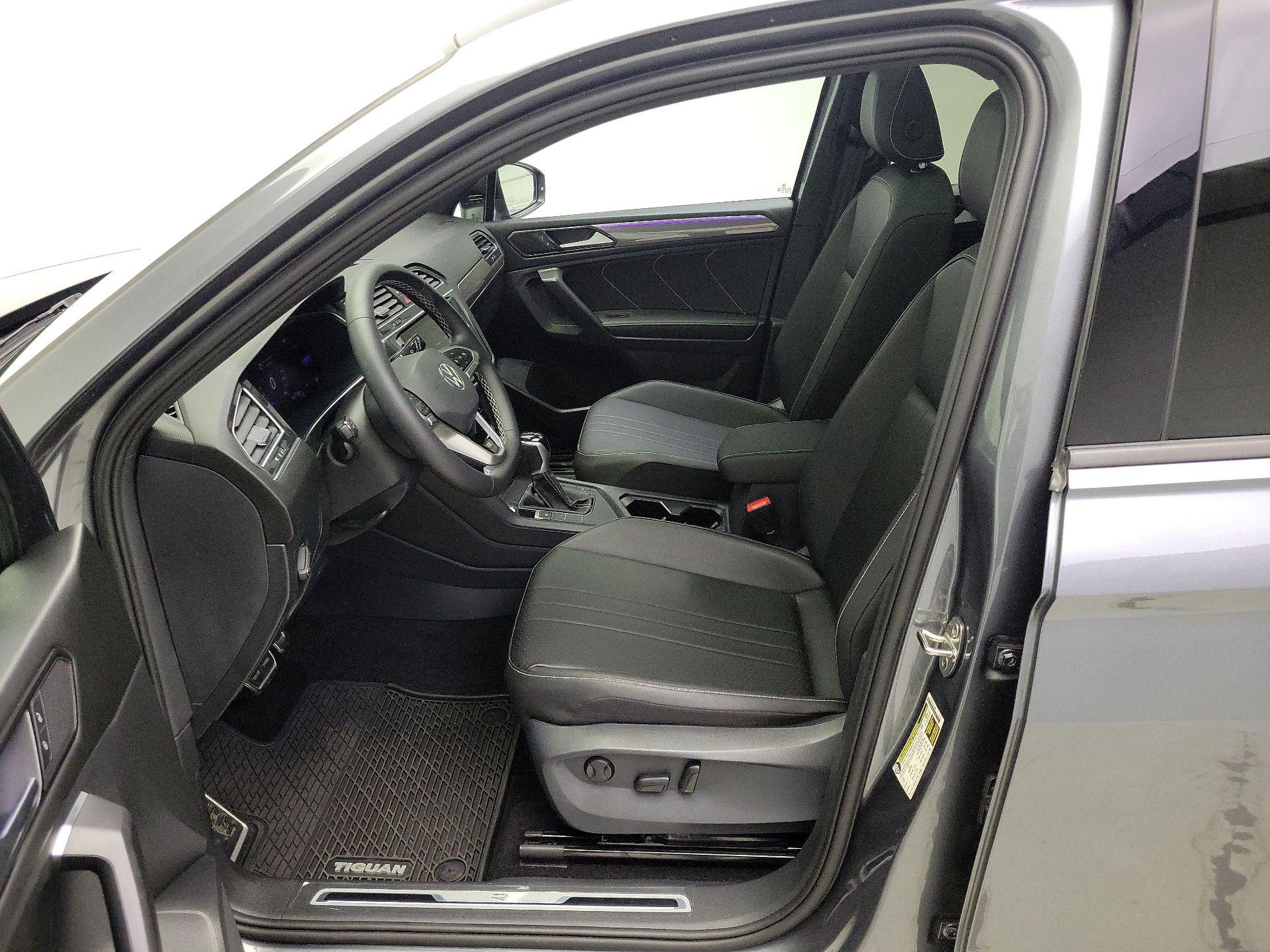 Thumbnail: 2023 Volkswagen Tiguan - 11