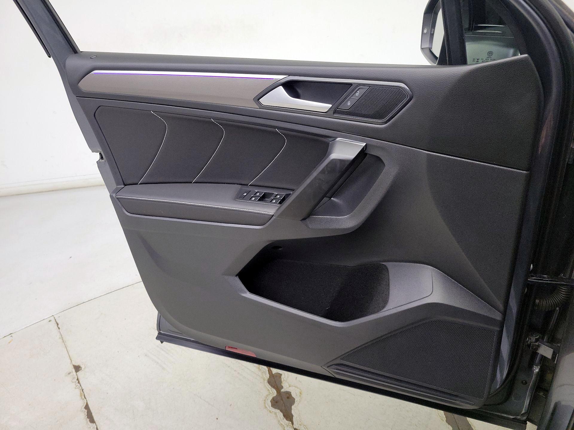 Thumbnail: 2023 Volkswagen Tiguan - 12