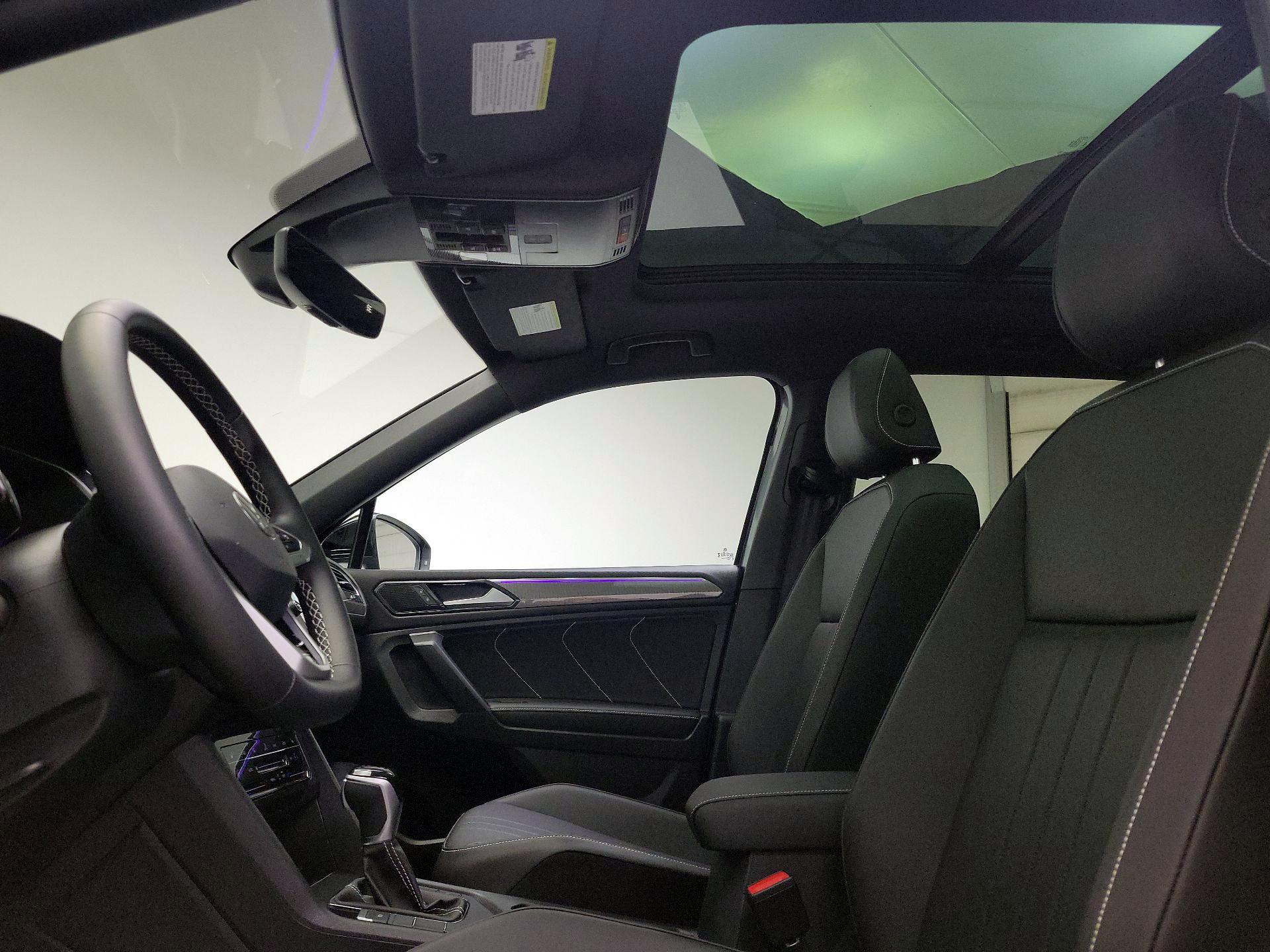 Thumbnail: 2023 Volkswagen Tiguan - 19