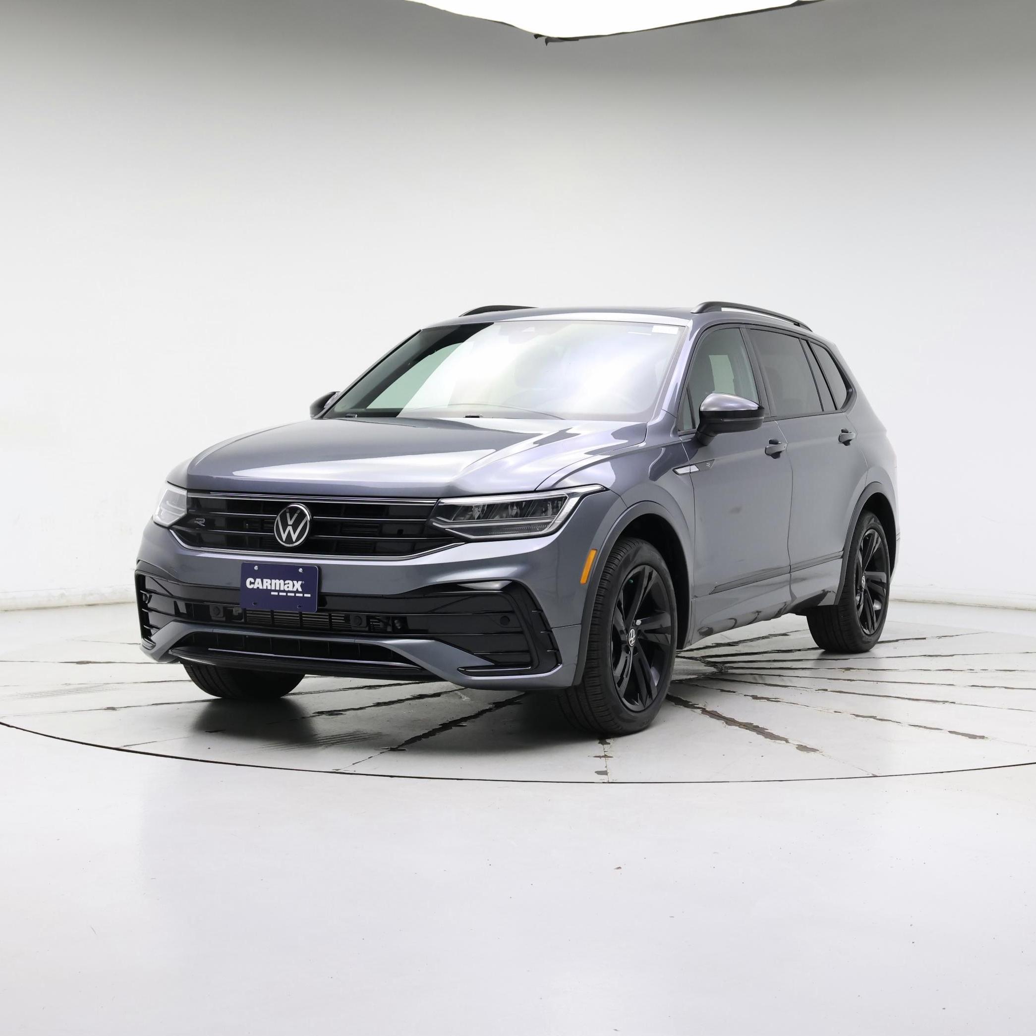 Thumbnail: 2023 Volkswagen Tiguan - 4