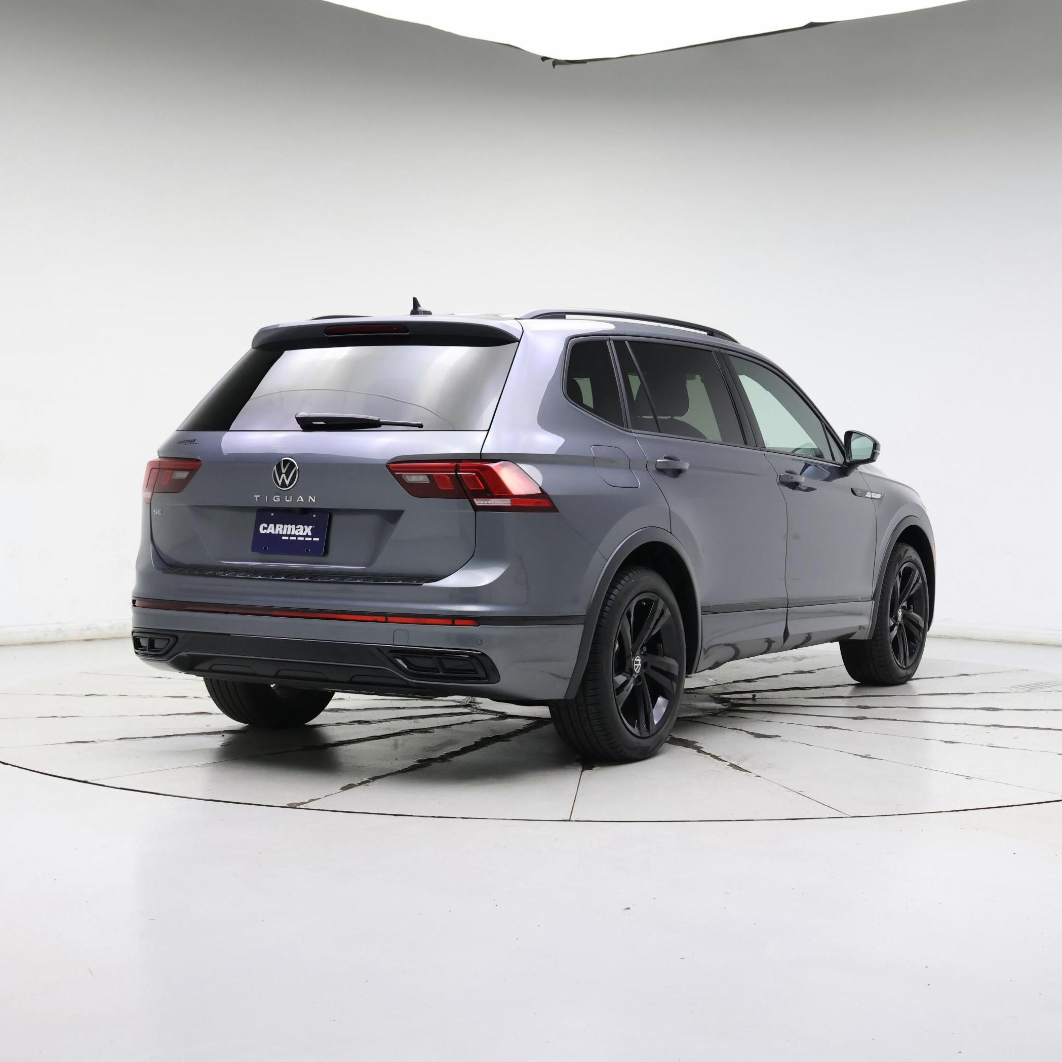 Thumbnail: 2023 Volkswagen Tiguan - 8