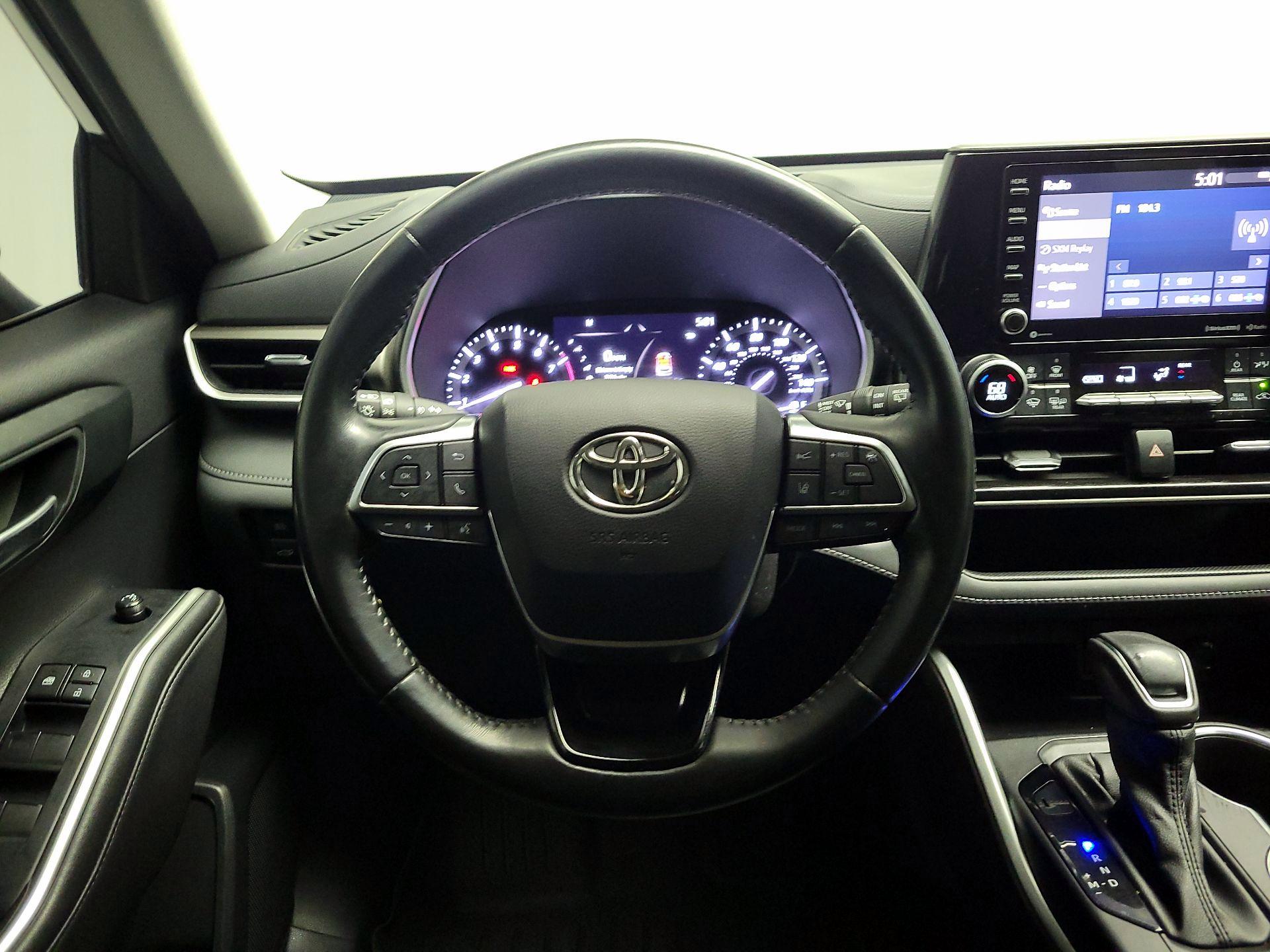 Thumbnail: 2021 Toyota Highlander - 10