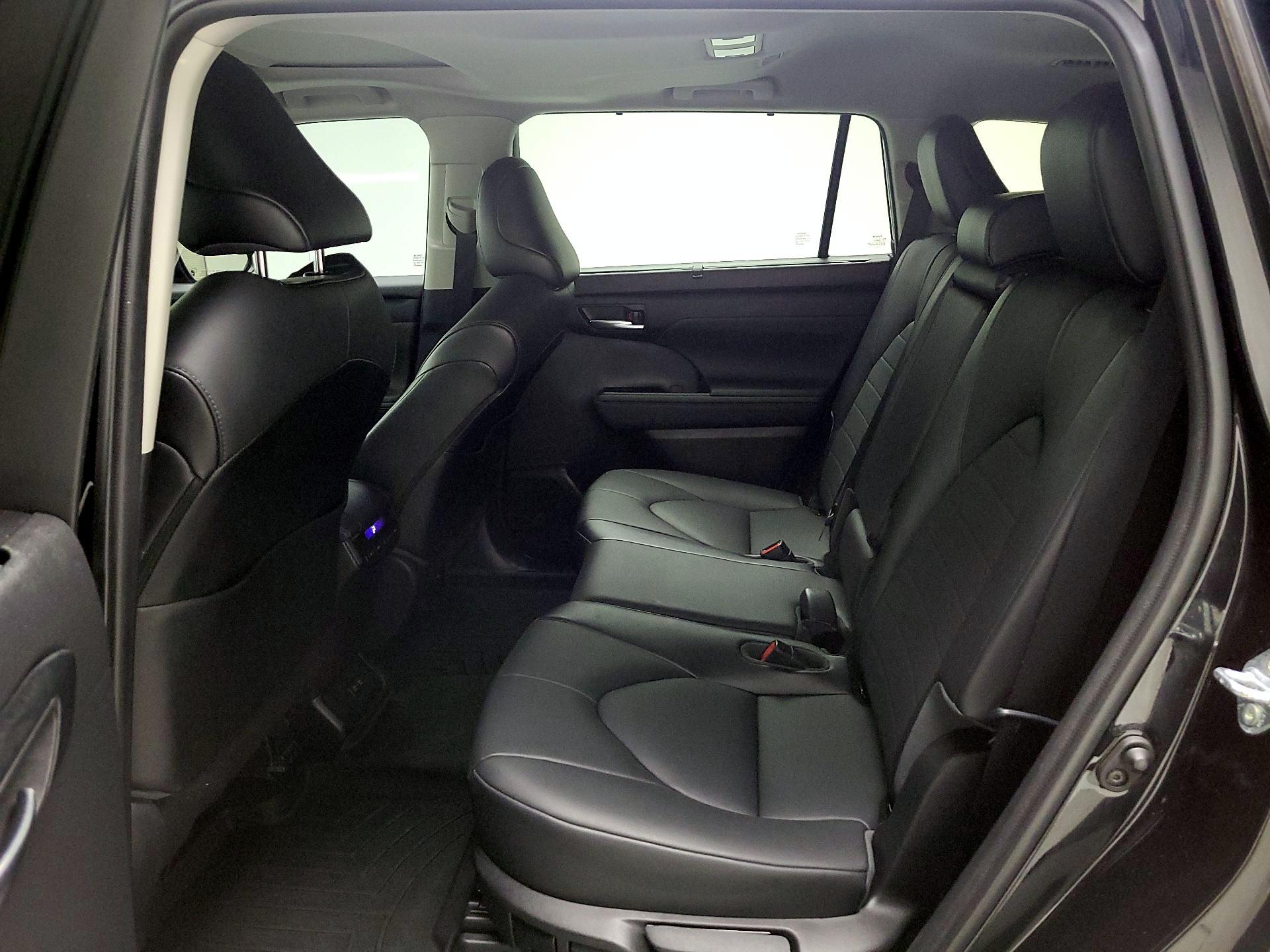 Thumbnail: 2021 Toyota Highlander - 17