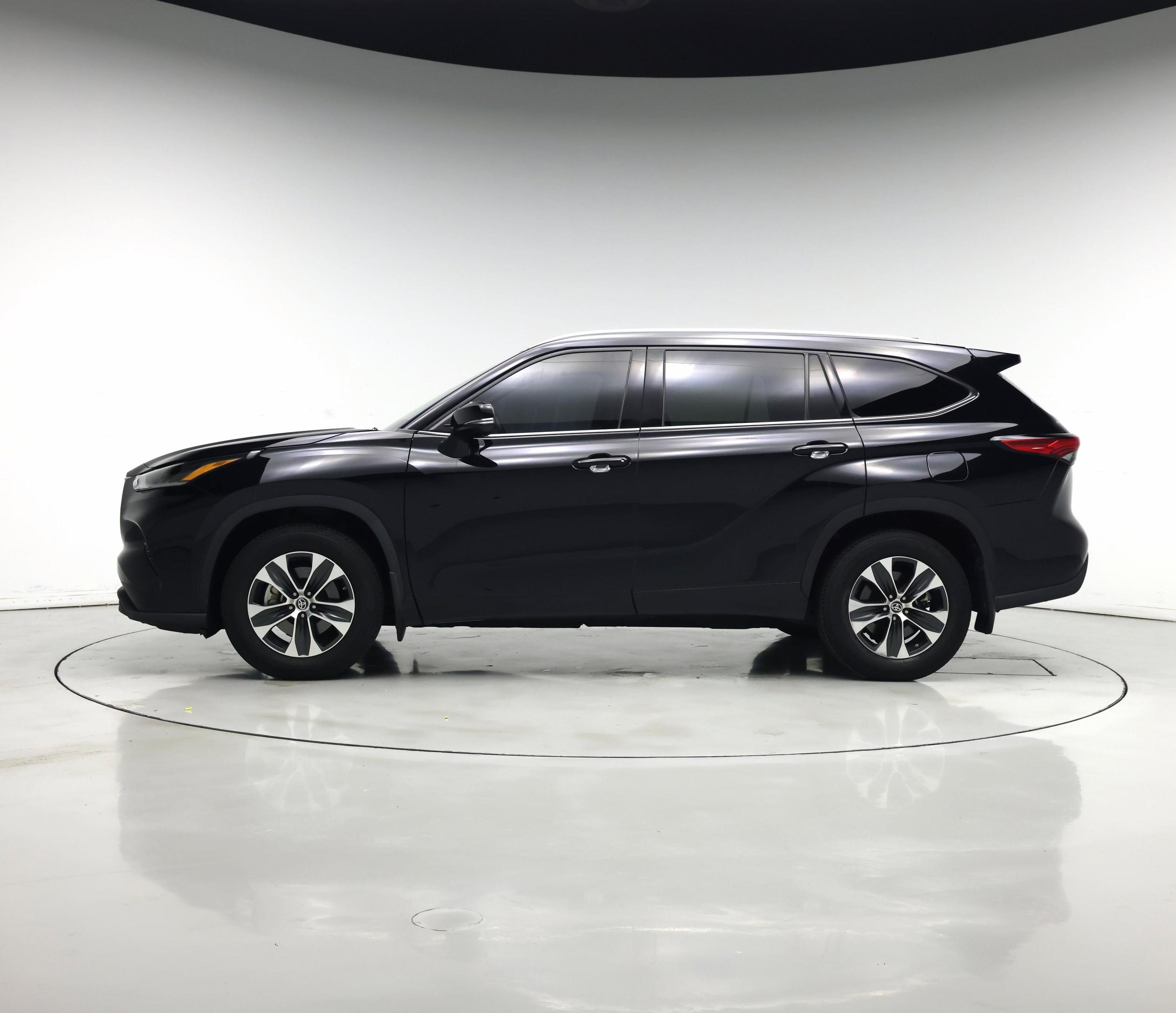 Thumbnail: 2021 Toyota Highlander - 3